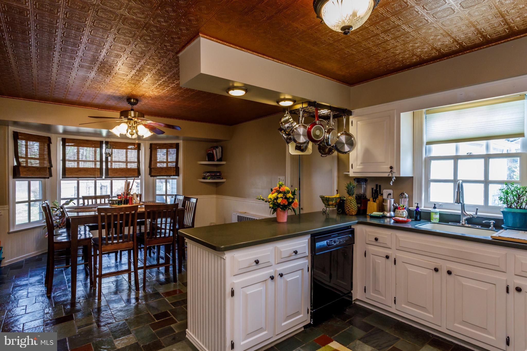 TWIN LAKES - Residential