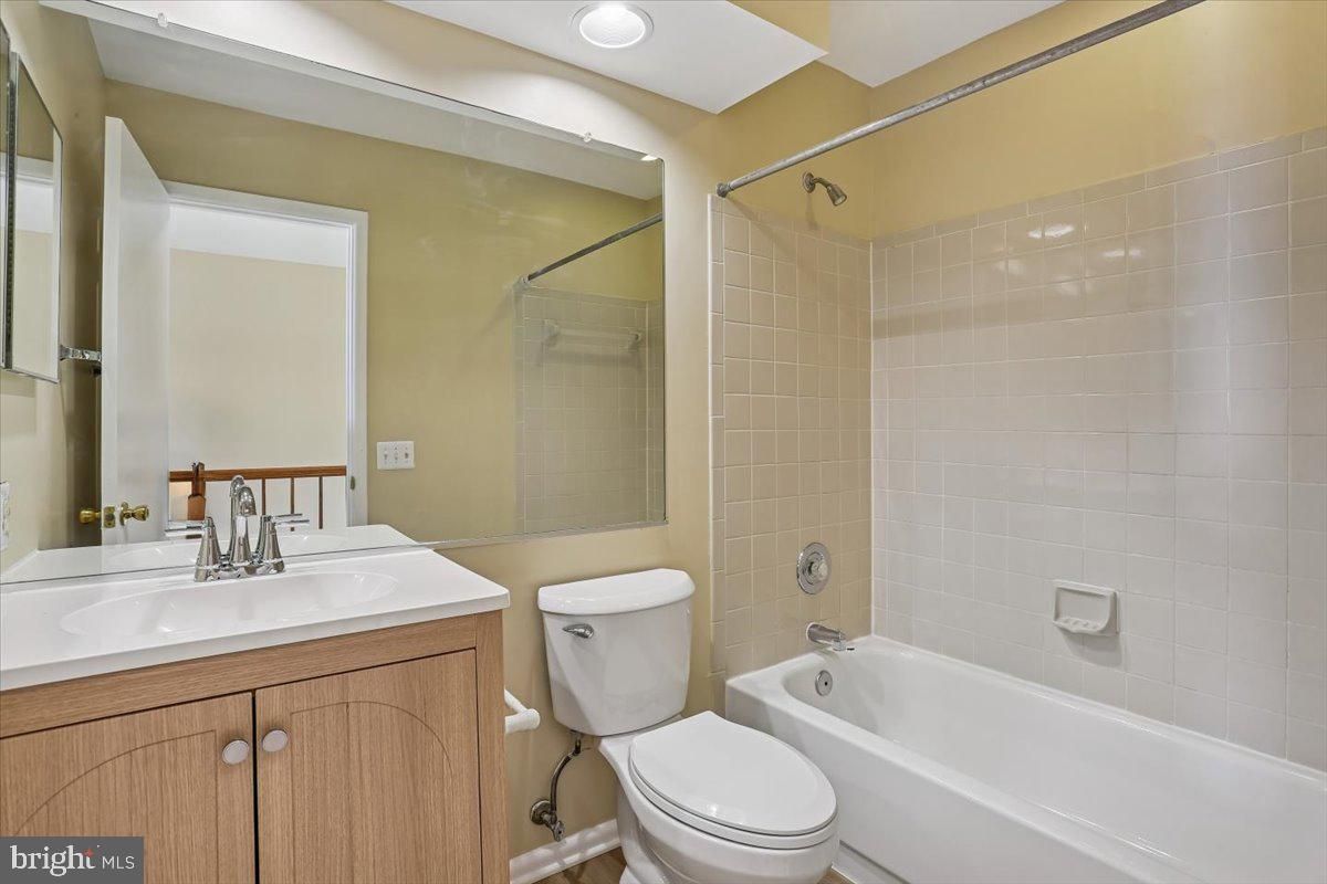 BROOKVILLE KNOLLS - Residential