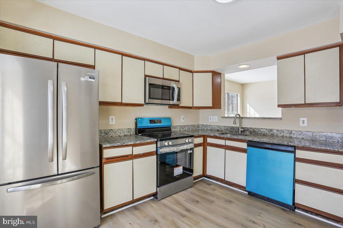 BROOKVILLE KNOLLS - Residential