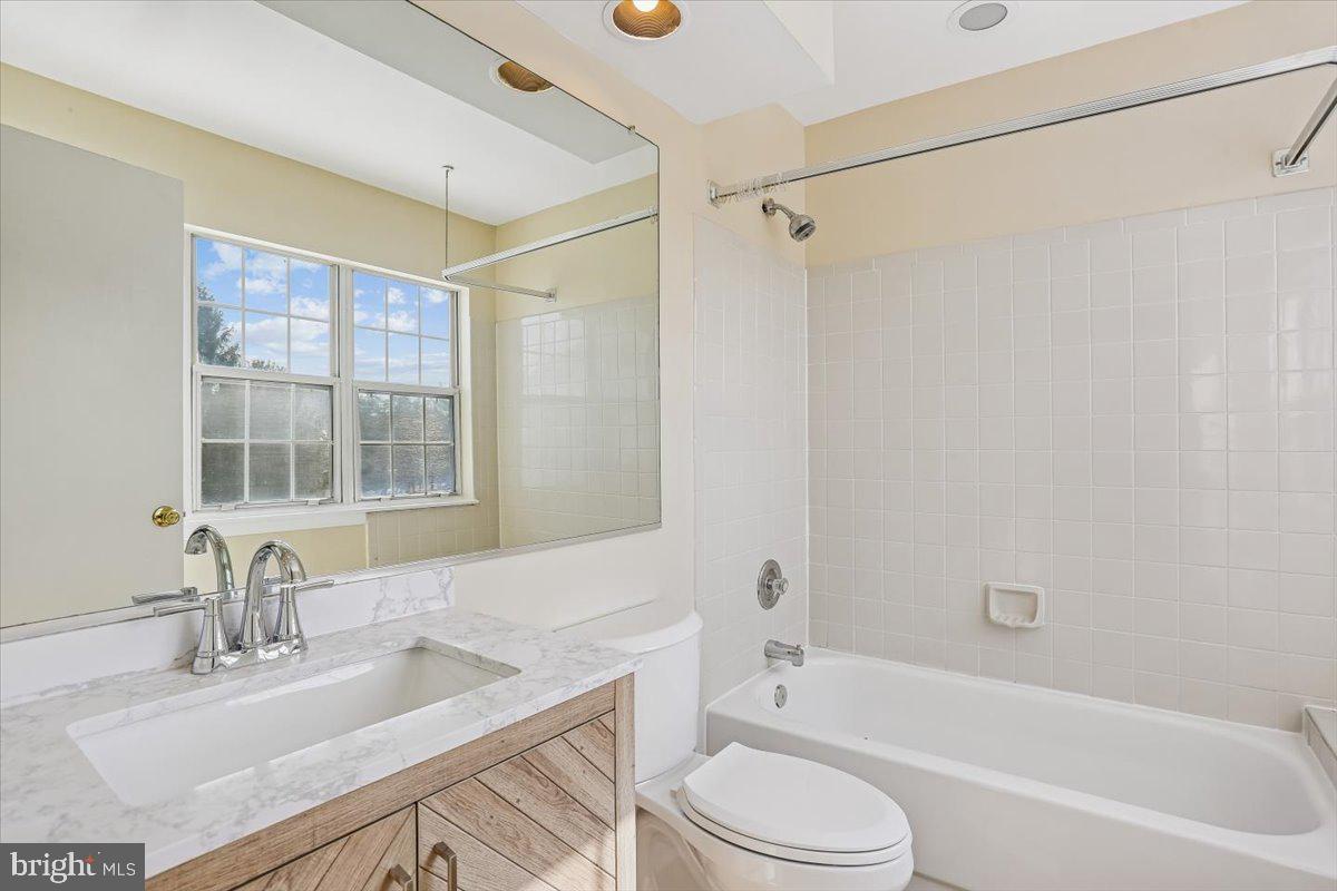 BROOKVILLE KNOLLS - Residential