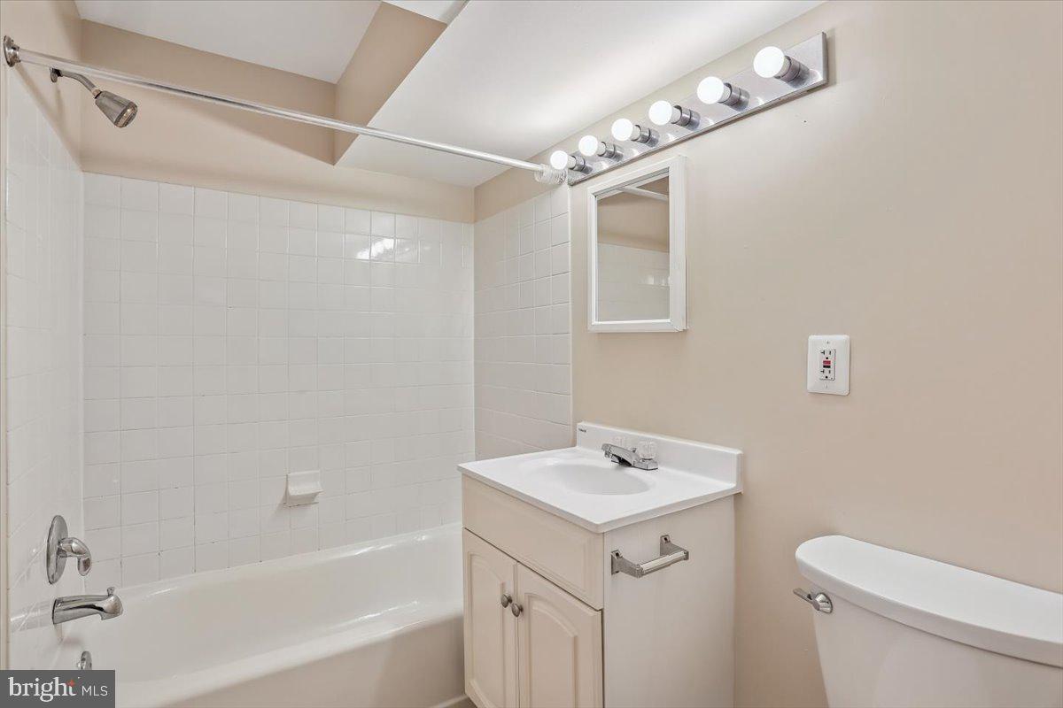 BROOKVILLE KNOLLS - Residential