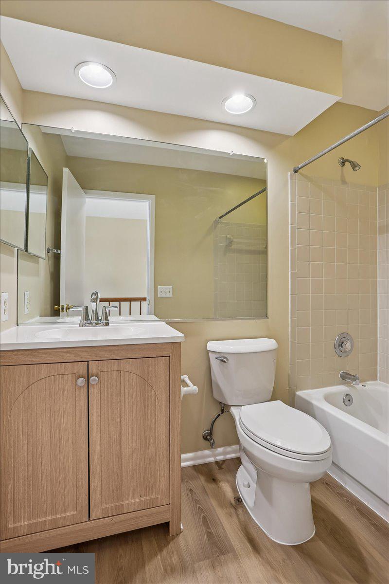 BROOKVILLE KNOLLS - Residential