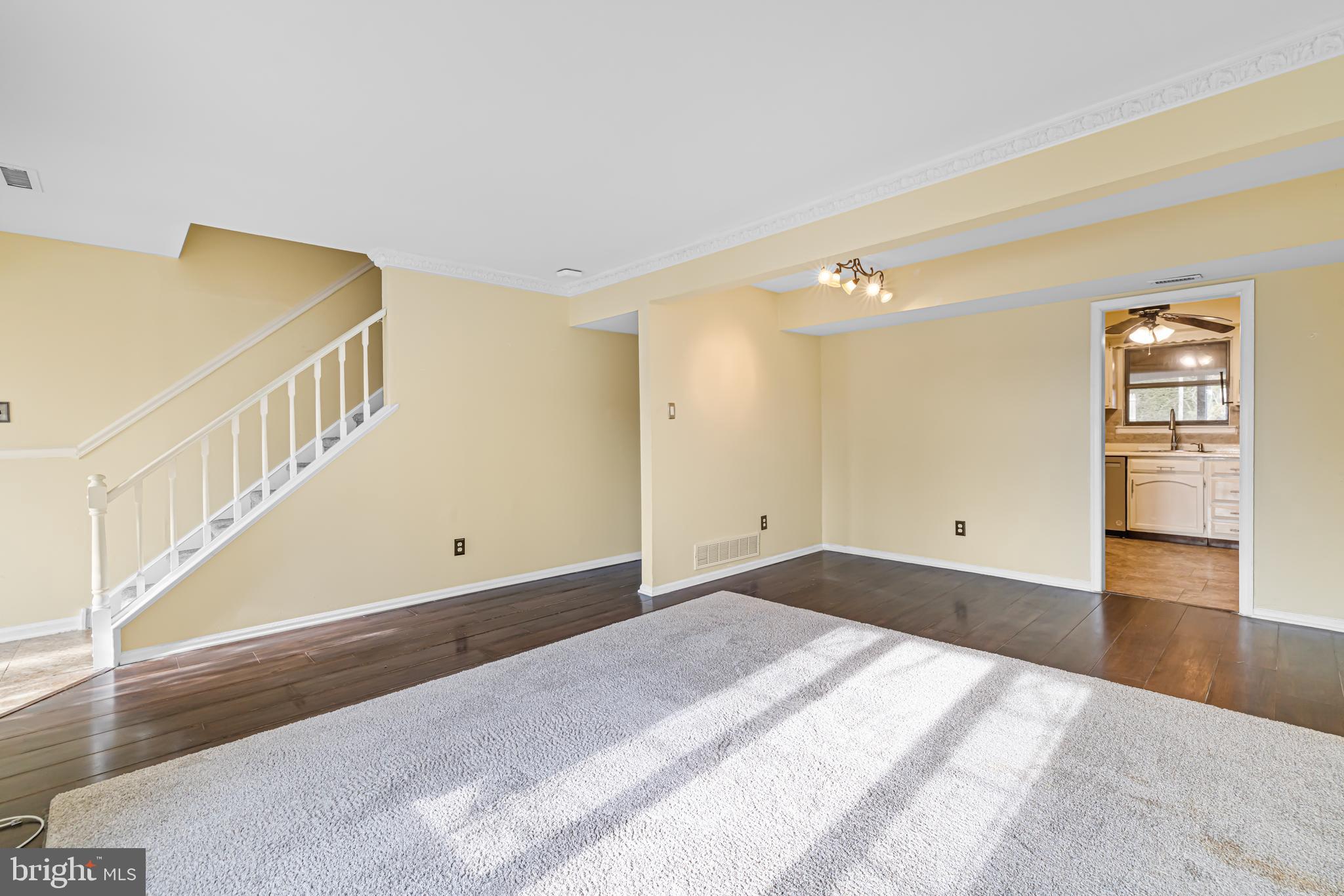 SAW MILL VALLEY - Residential