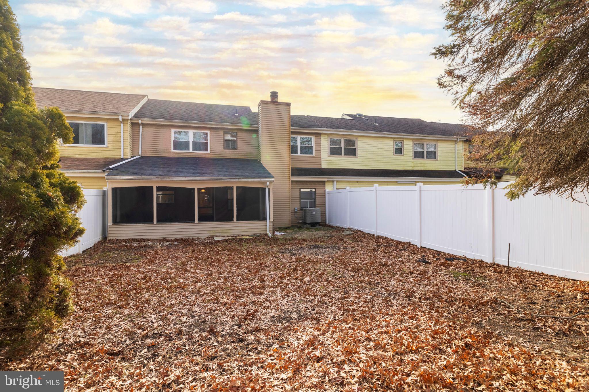 SAW MILL VALLEY - Residential