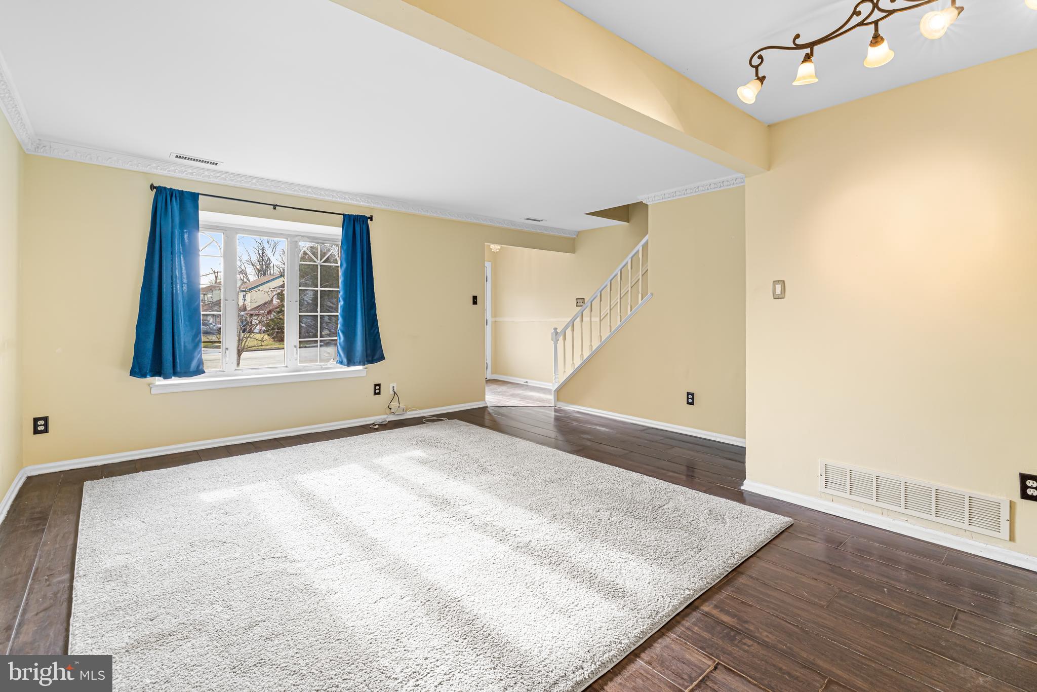 SAW MILL VALLEY - Residential