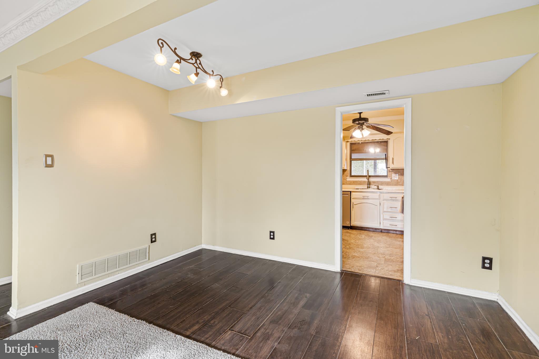 SAW MILL VALLEY - Residential