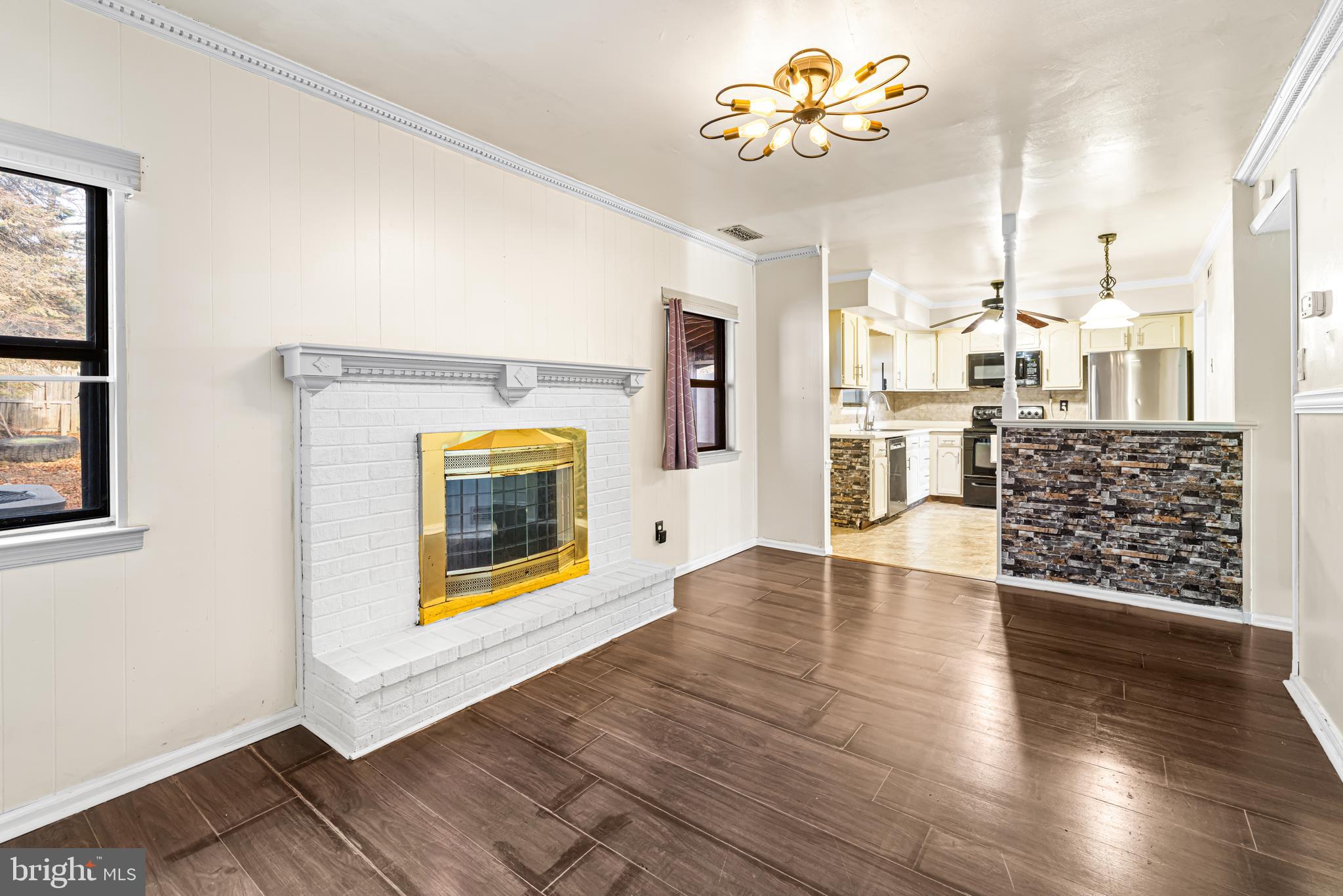 SAW MILL VALLEY - Residential