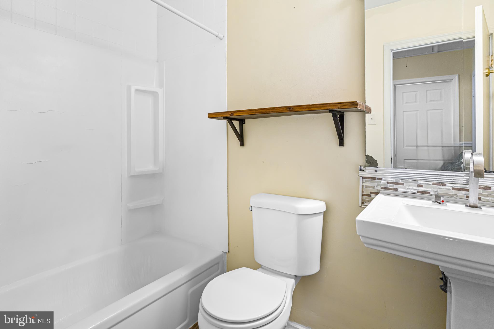 SAW MILL VALLEY - Residential