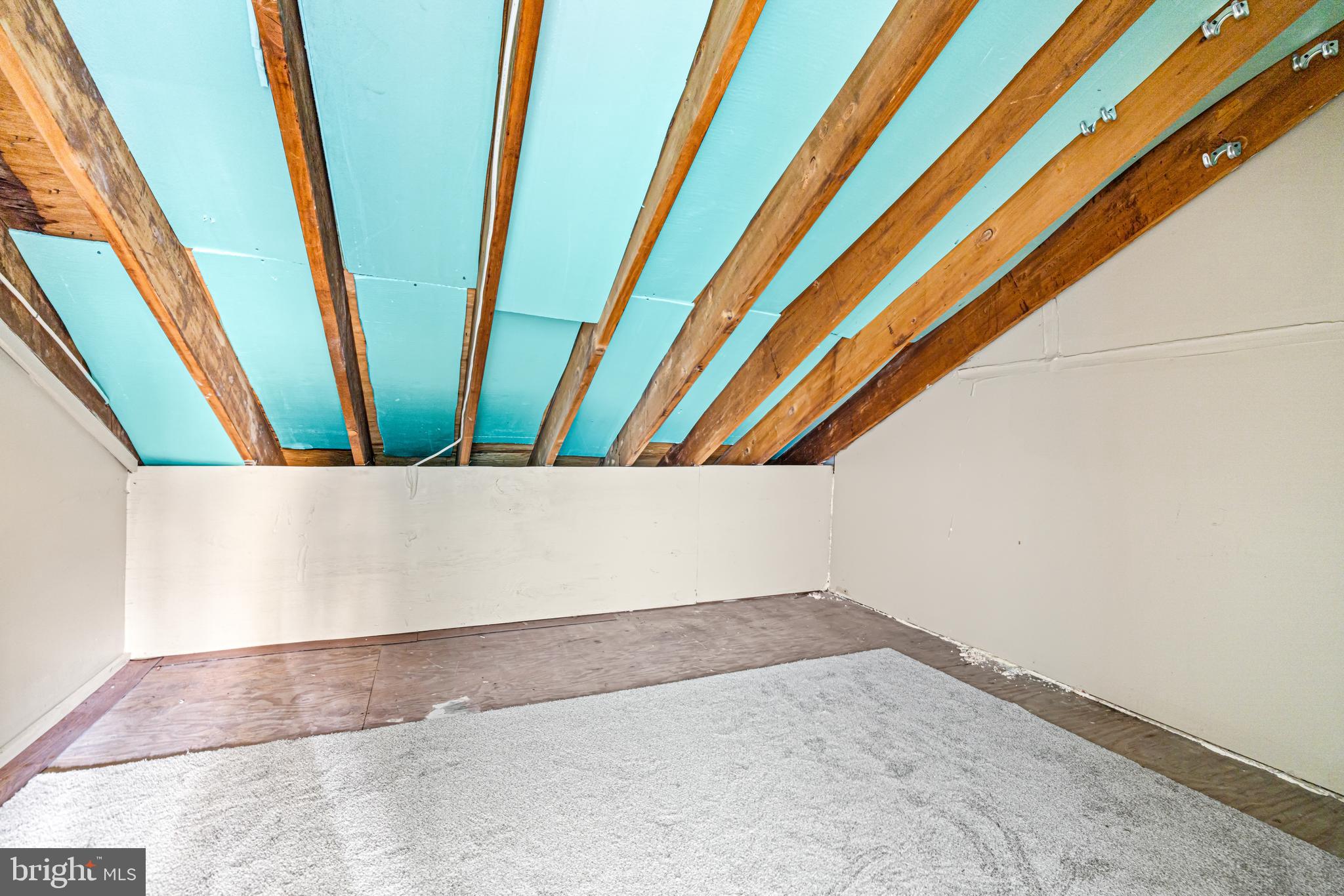 SAW MILL VALLEY - Residential