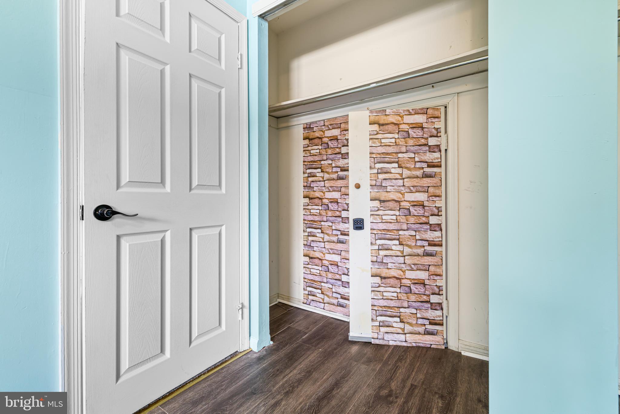 SAW MILL VALLEY - Residential