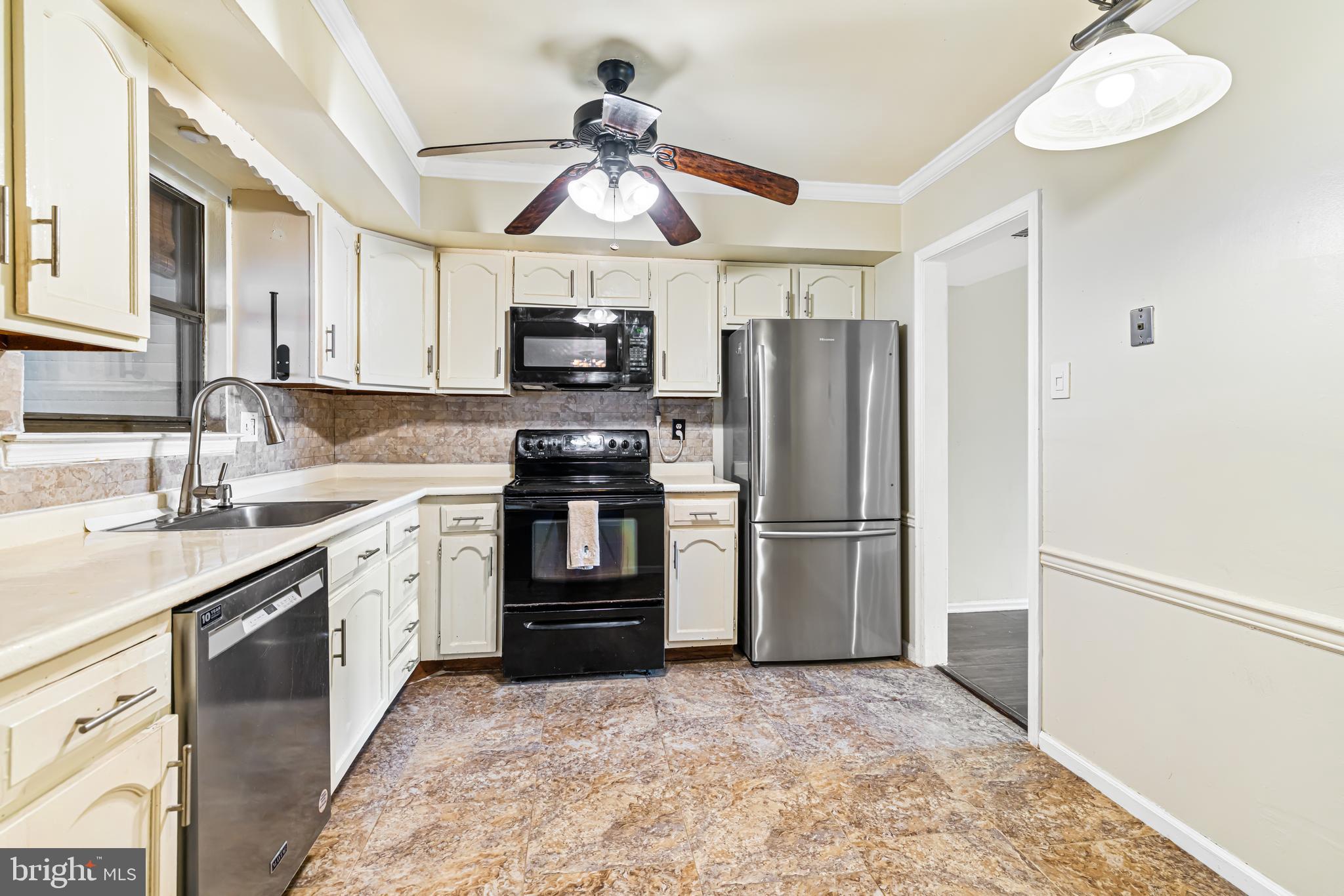 SAW MILL VALLEY - Residential