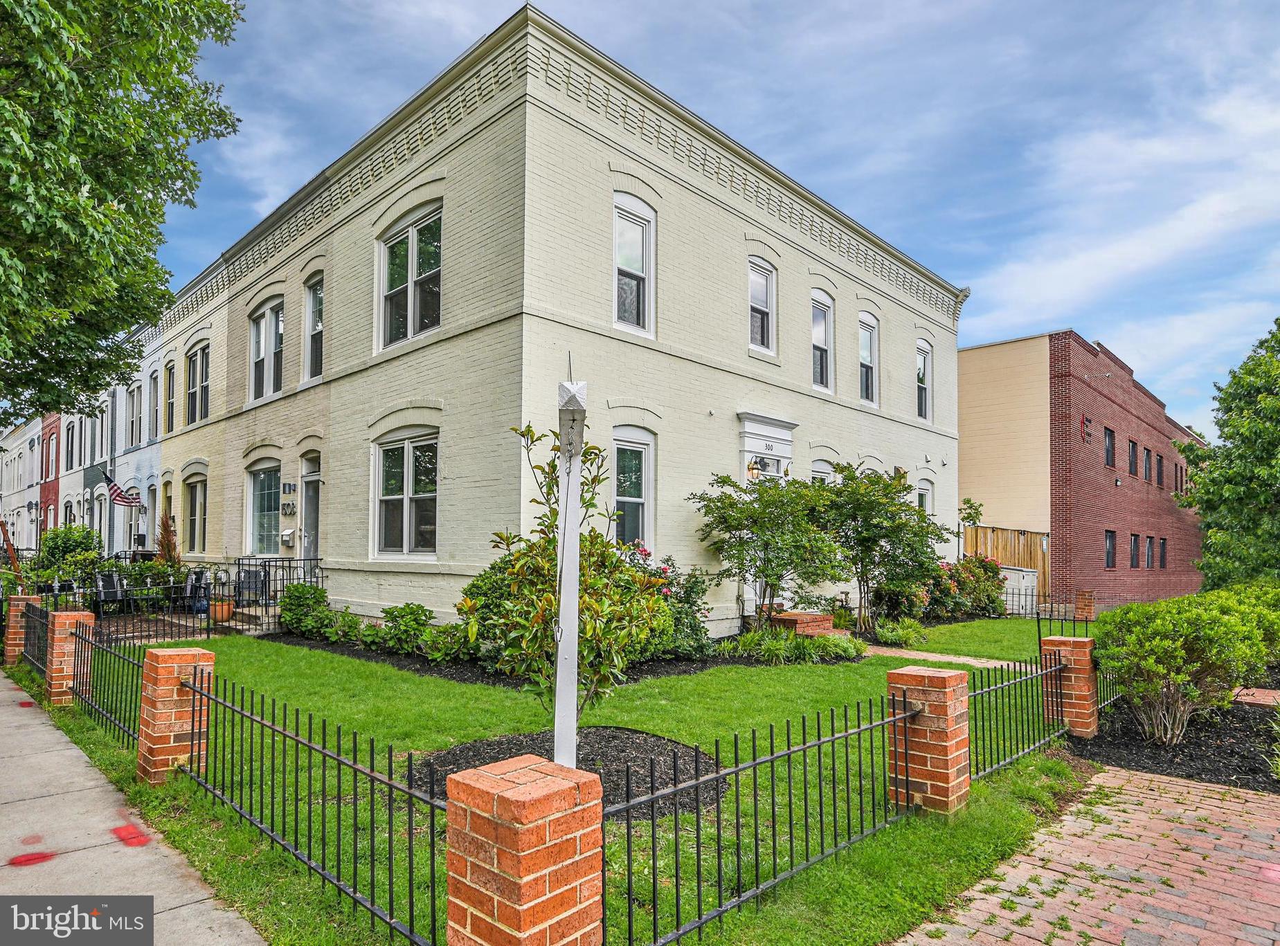 300 15TH STREET SE