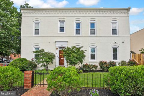 300 15TH STREET SE WASHINGTON DC 20003