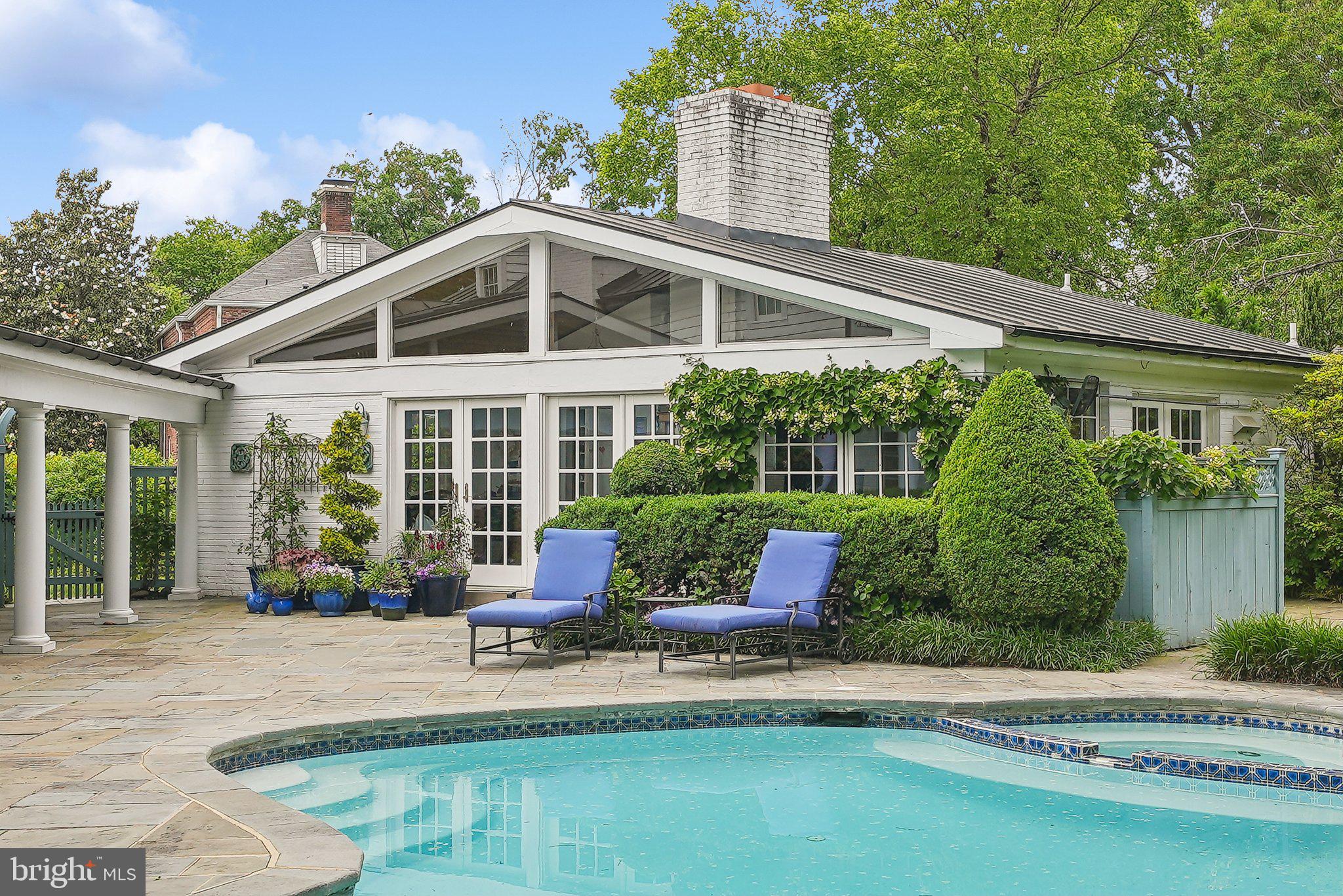 MANSION DRIVE - Residential