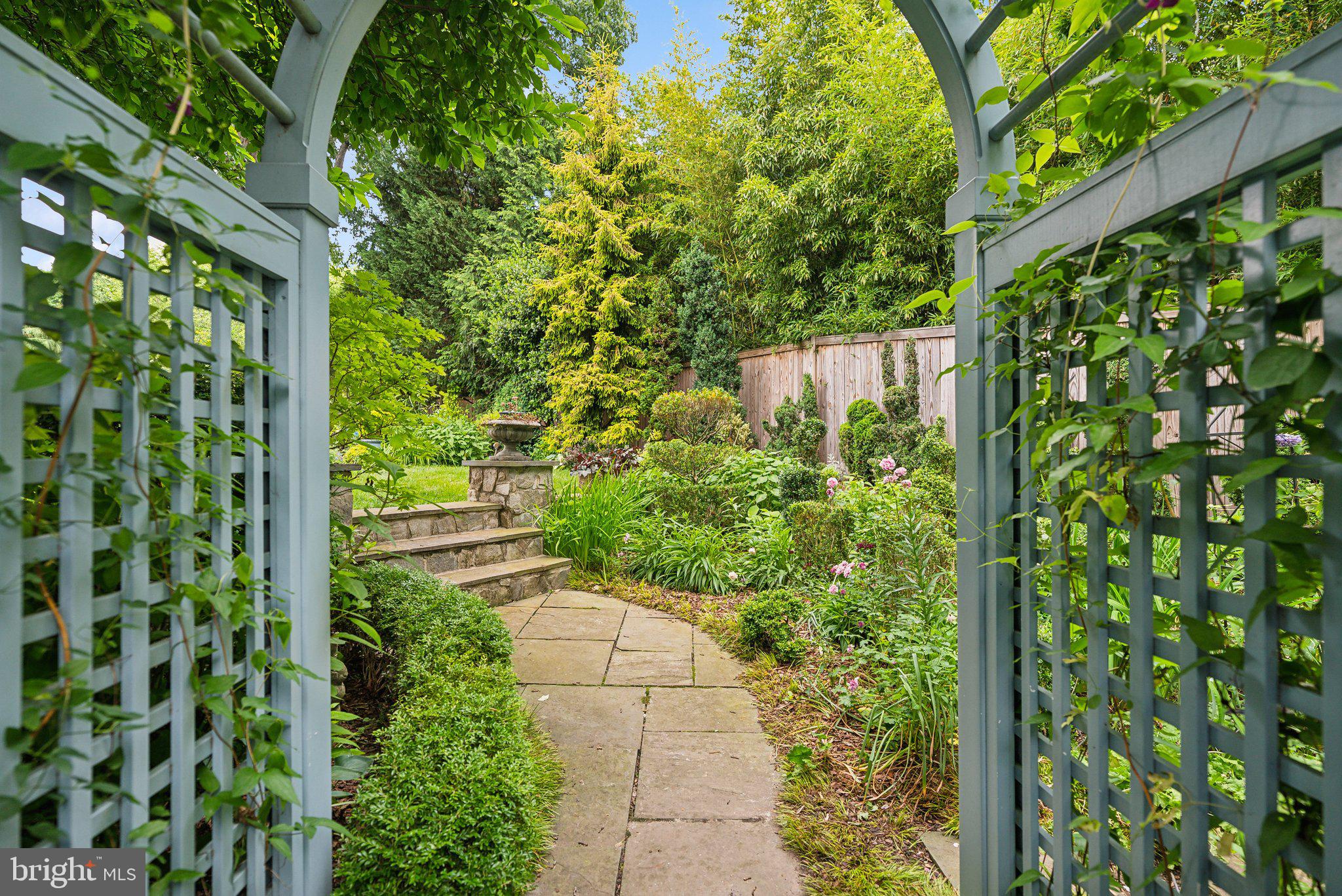 MANSION DRIVE - Residential