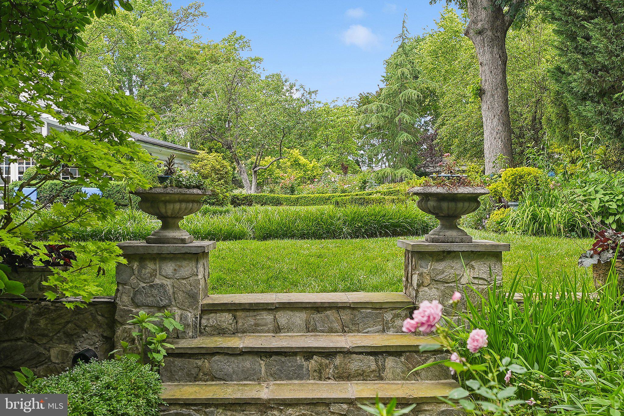 MANSION DRIVE - Residential