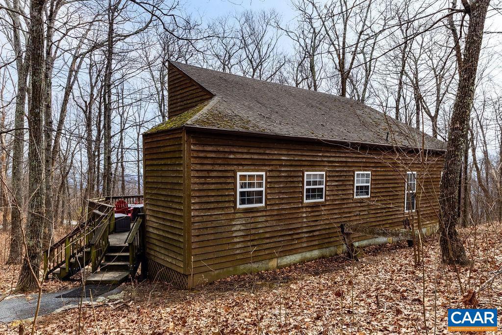 16 CHESTNUT LN
