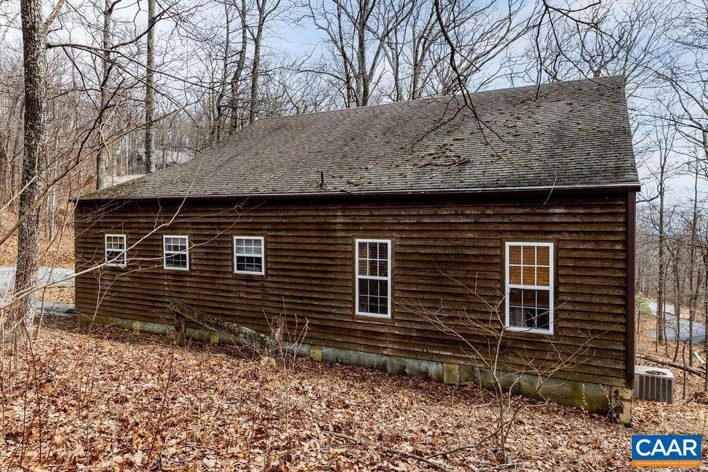16 CHESTNUT LN