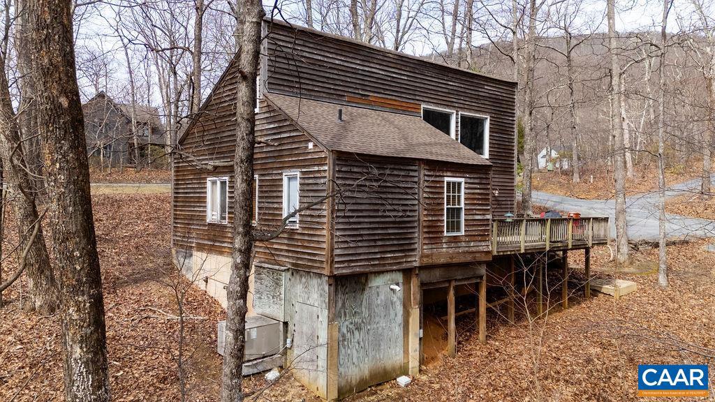 16 CHESTNUT LN