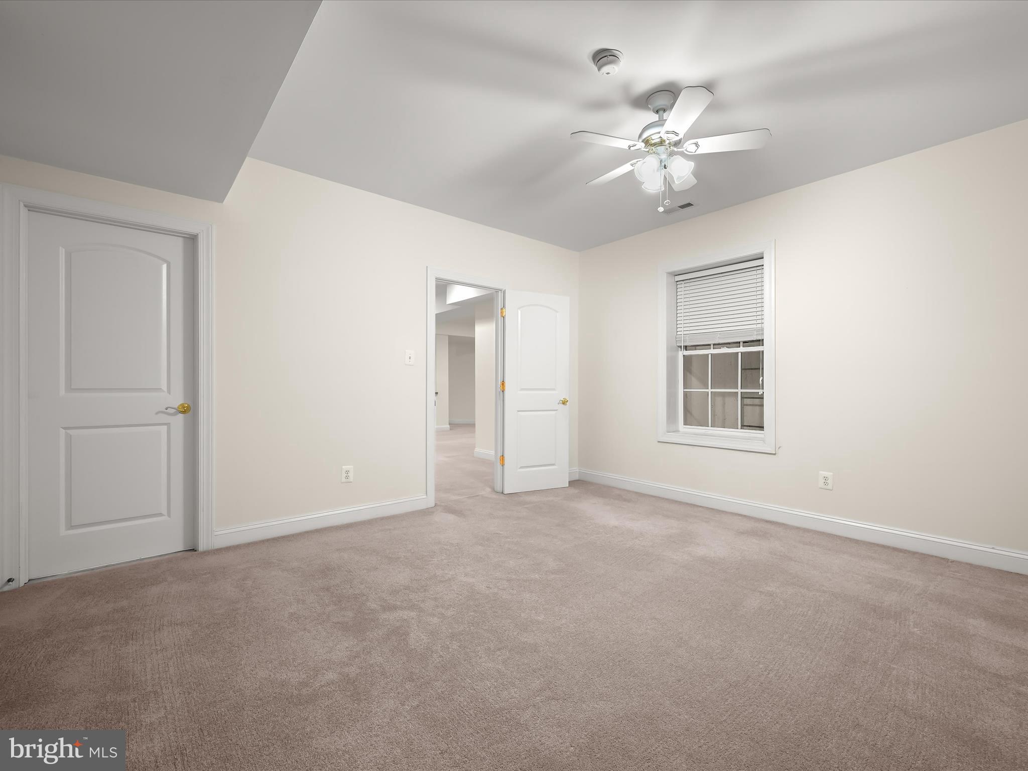 COUNTRY CLUB - Residential