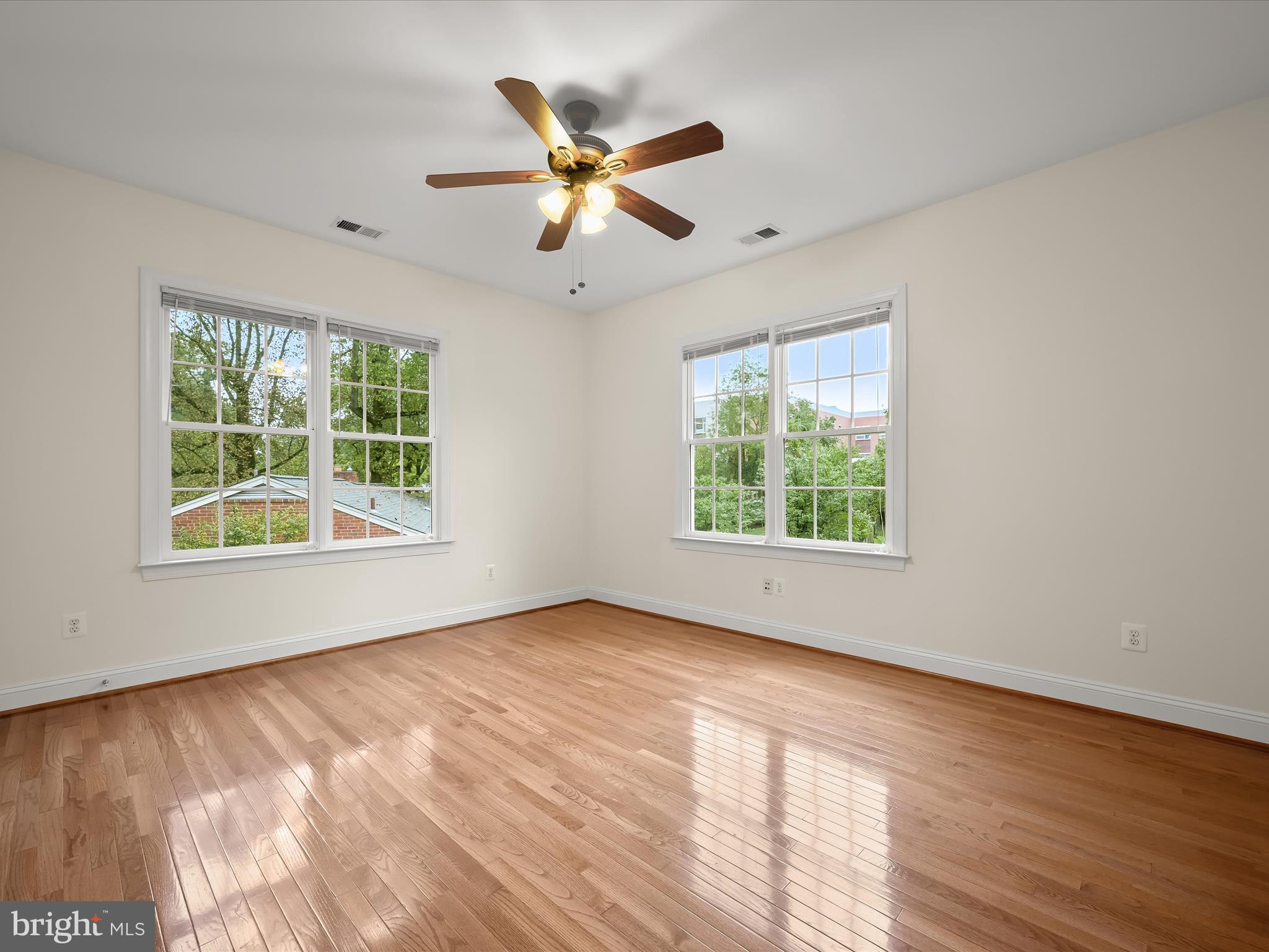 COUNTRY CLUB - Residential