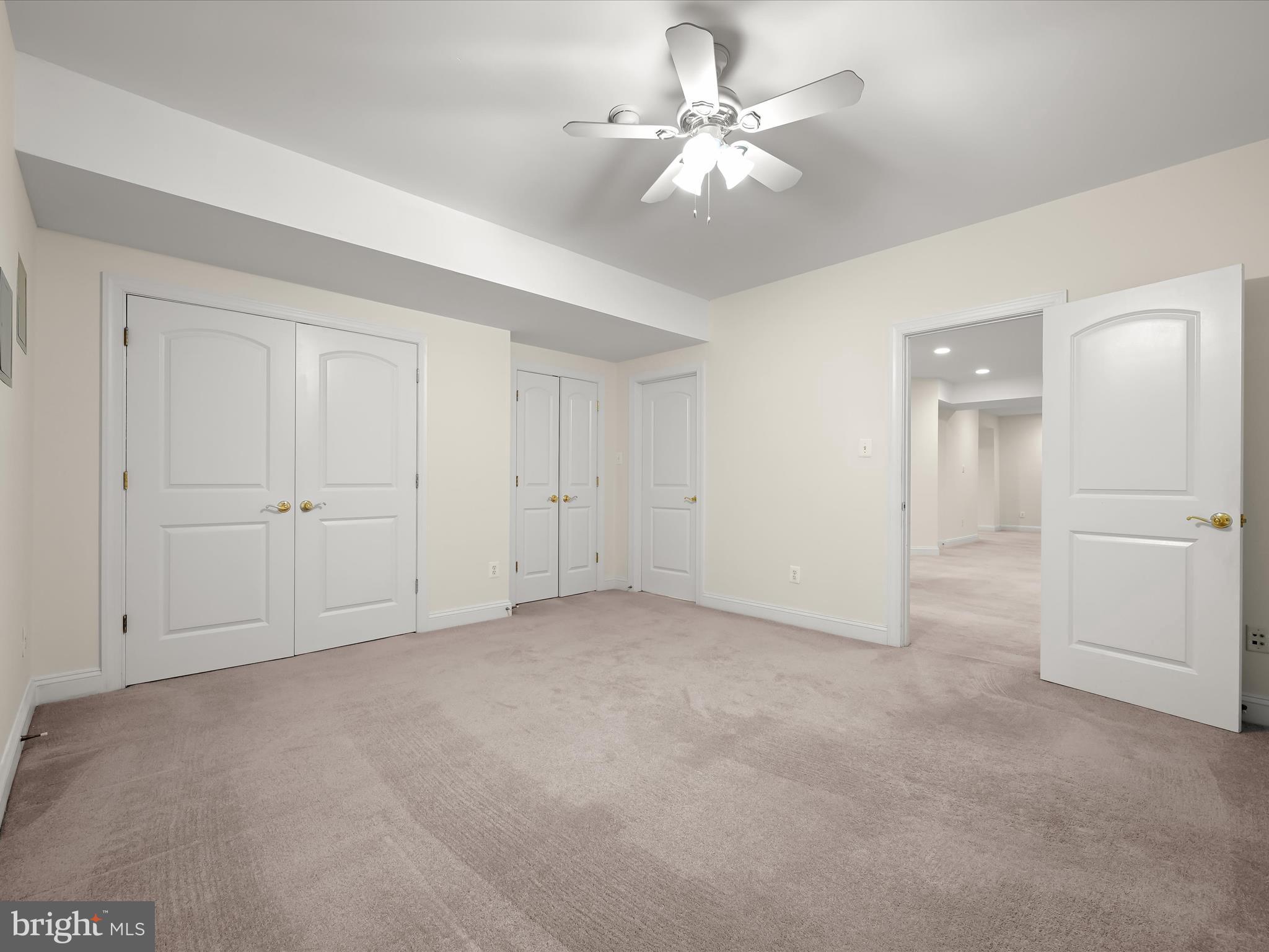 COUNTRY CLUB - Residential