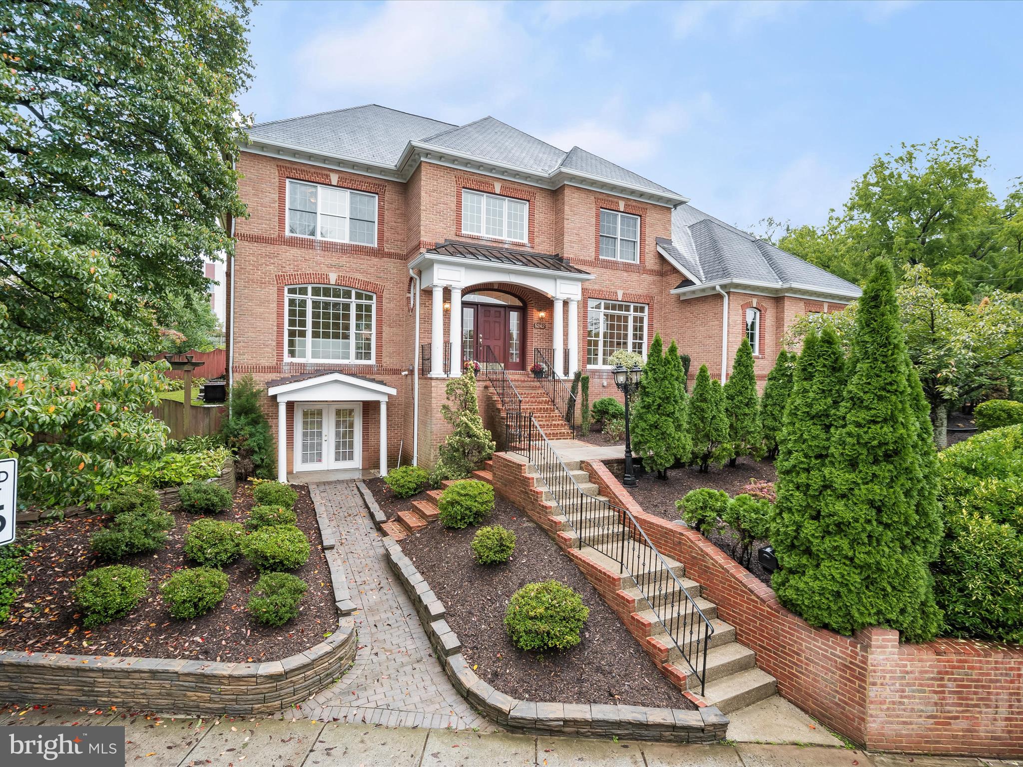 COUNTRY CLUB - Residential