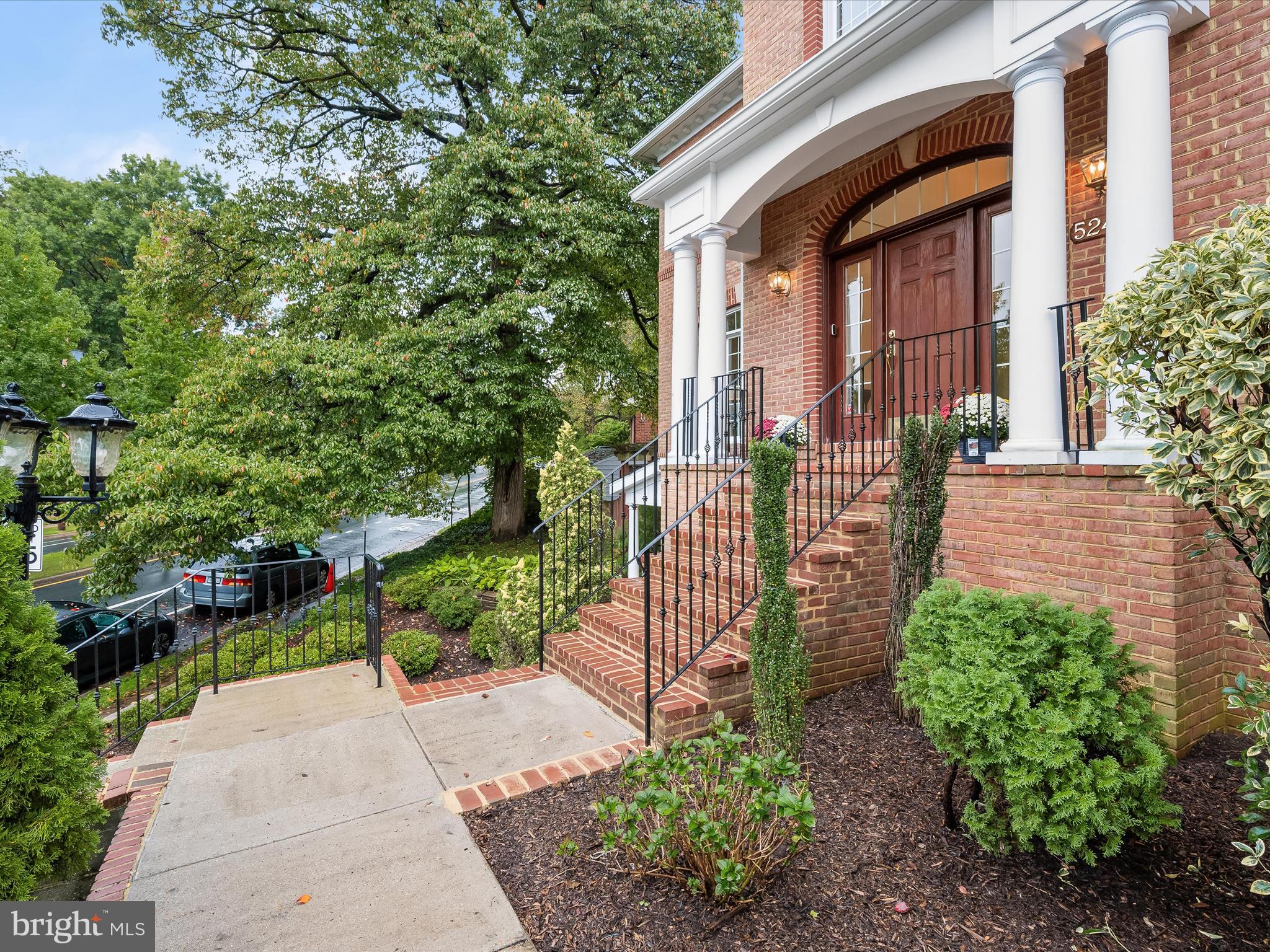 COUNTRY CLUB - Residential