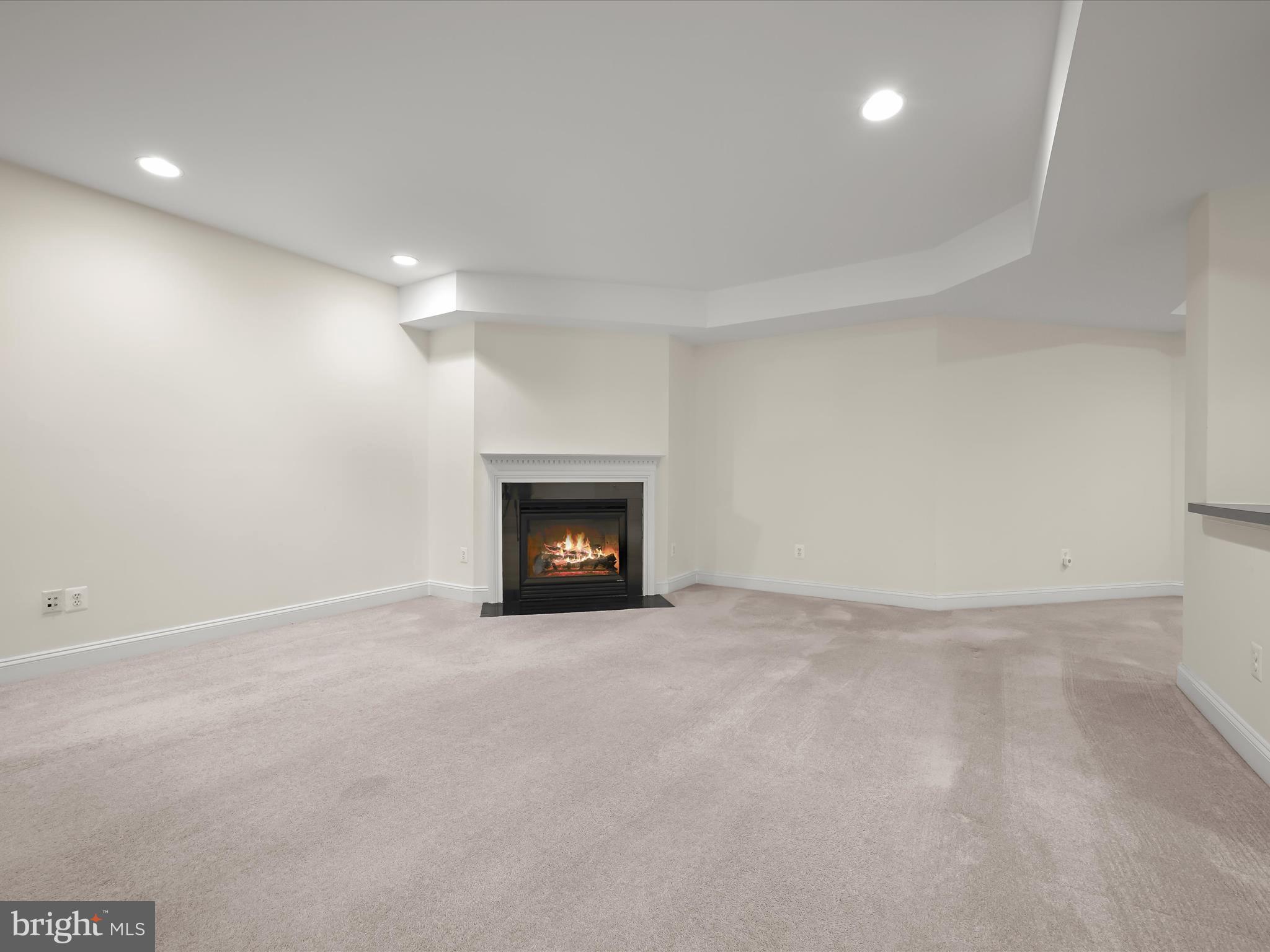 COUNTRY CLUB - Residential