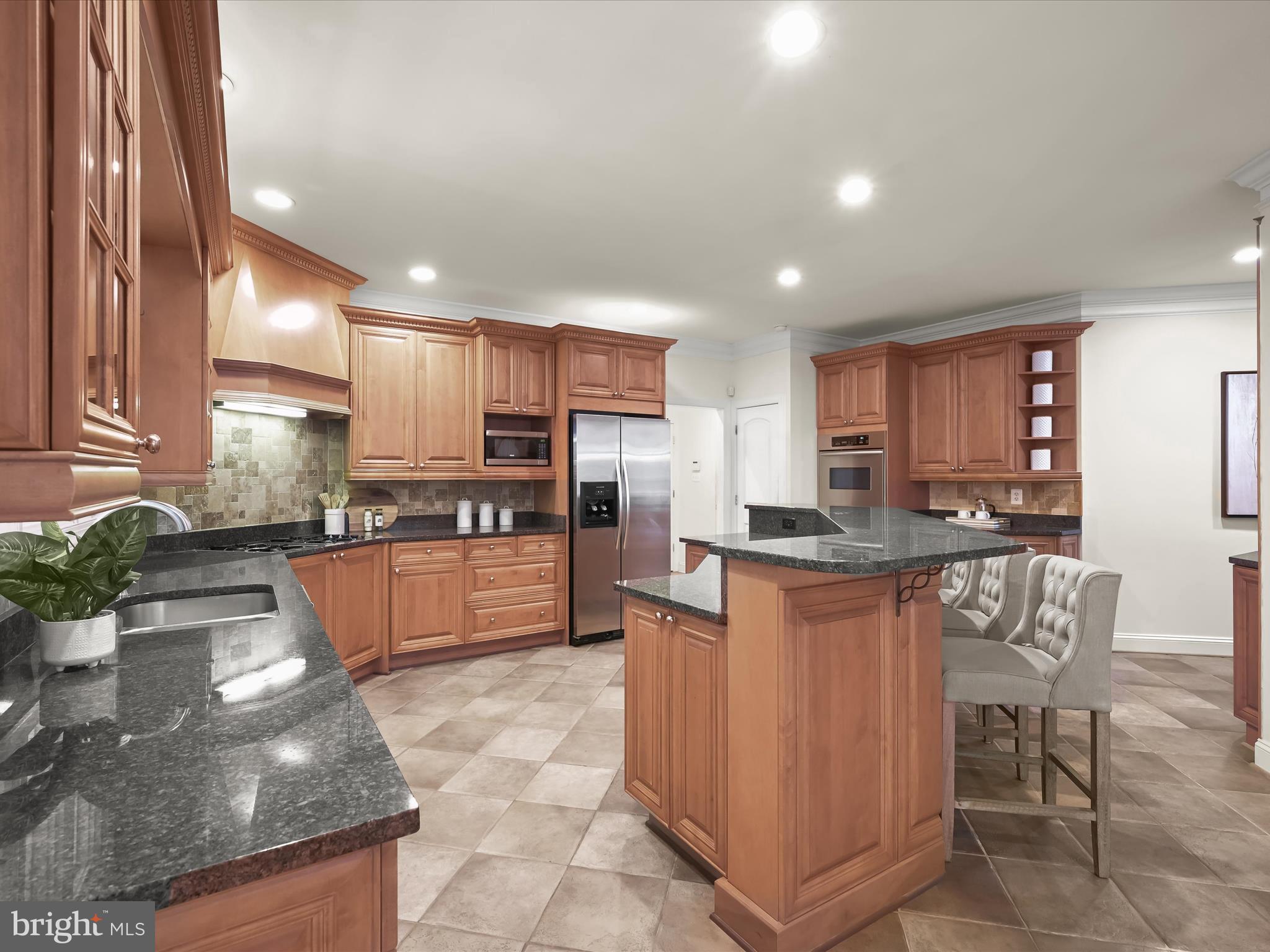 COUNTRY CLUB - Residential