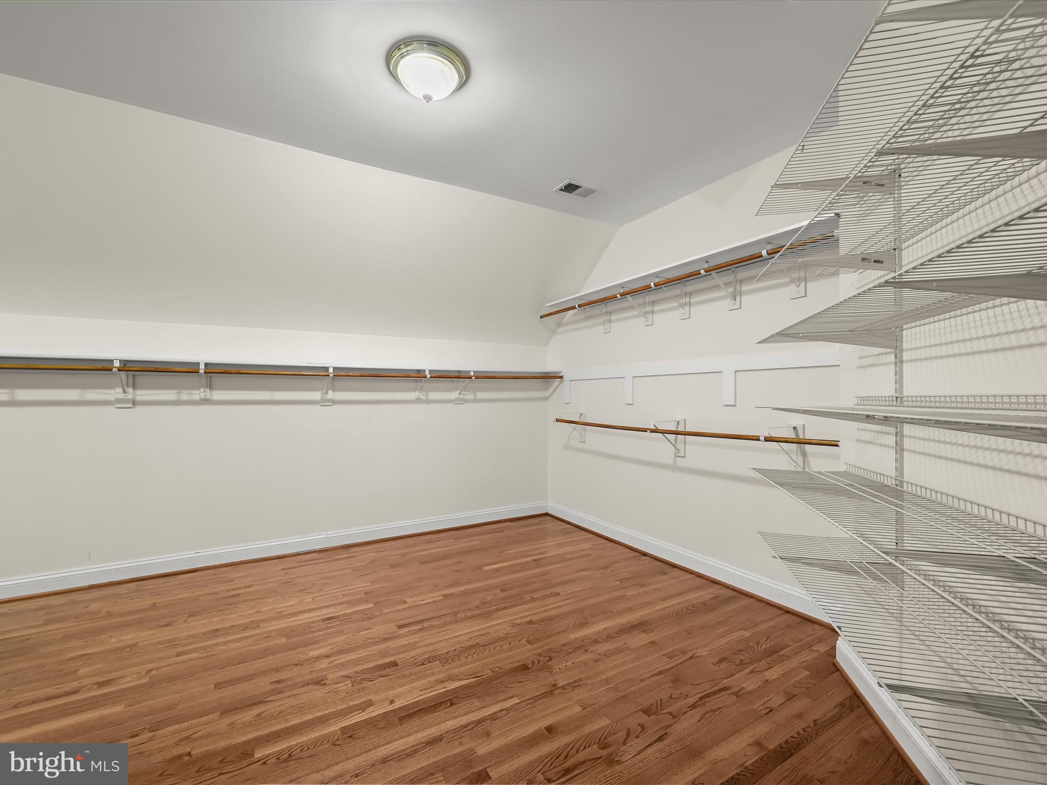 COUNTRY CLUB - Residential