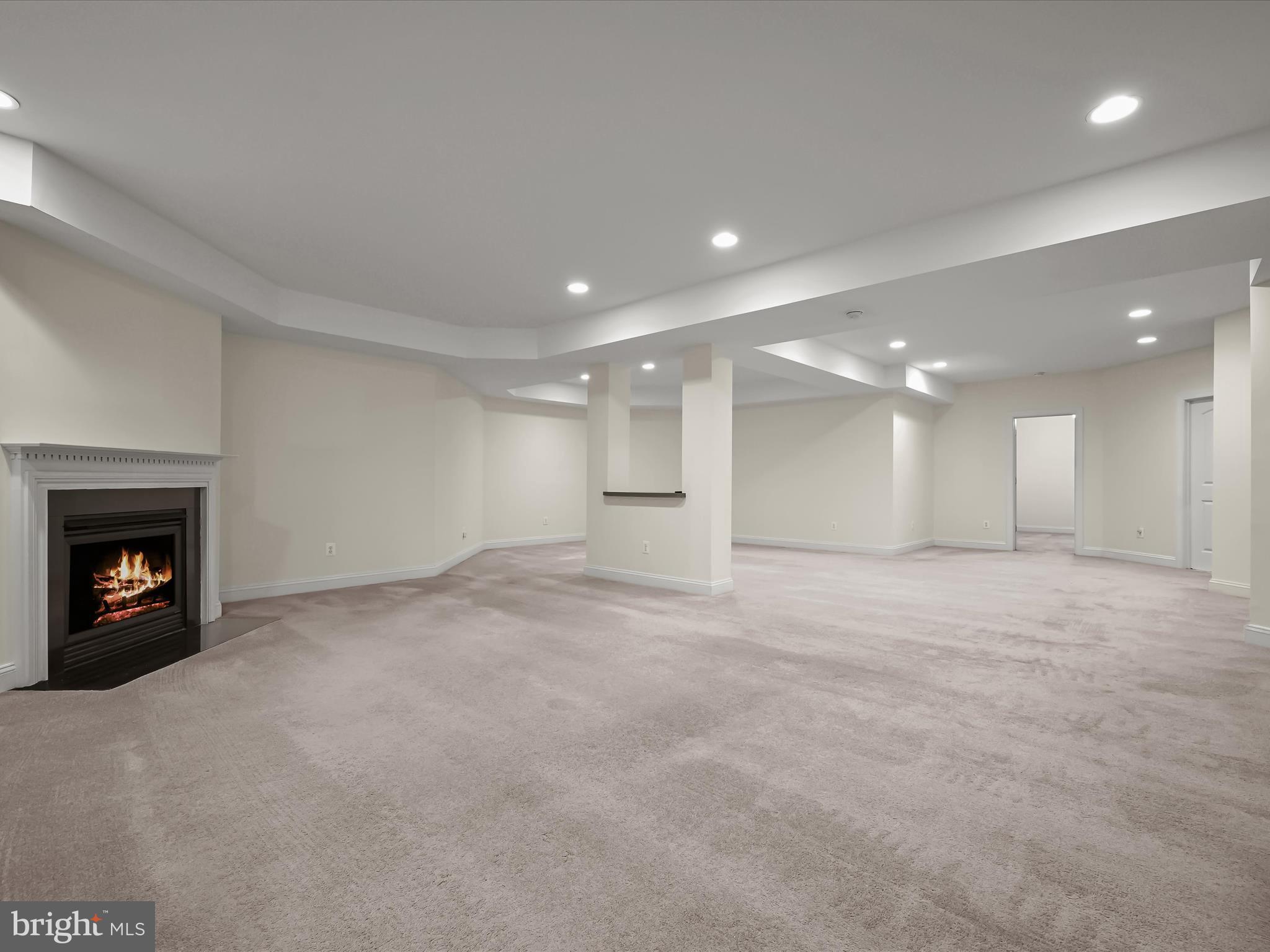 COUNTRY CLUB - Residential