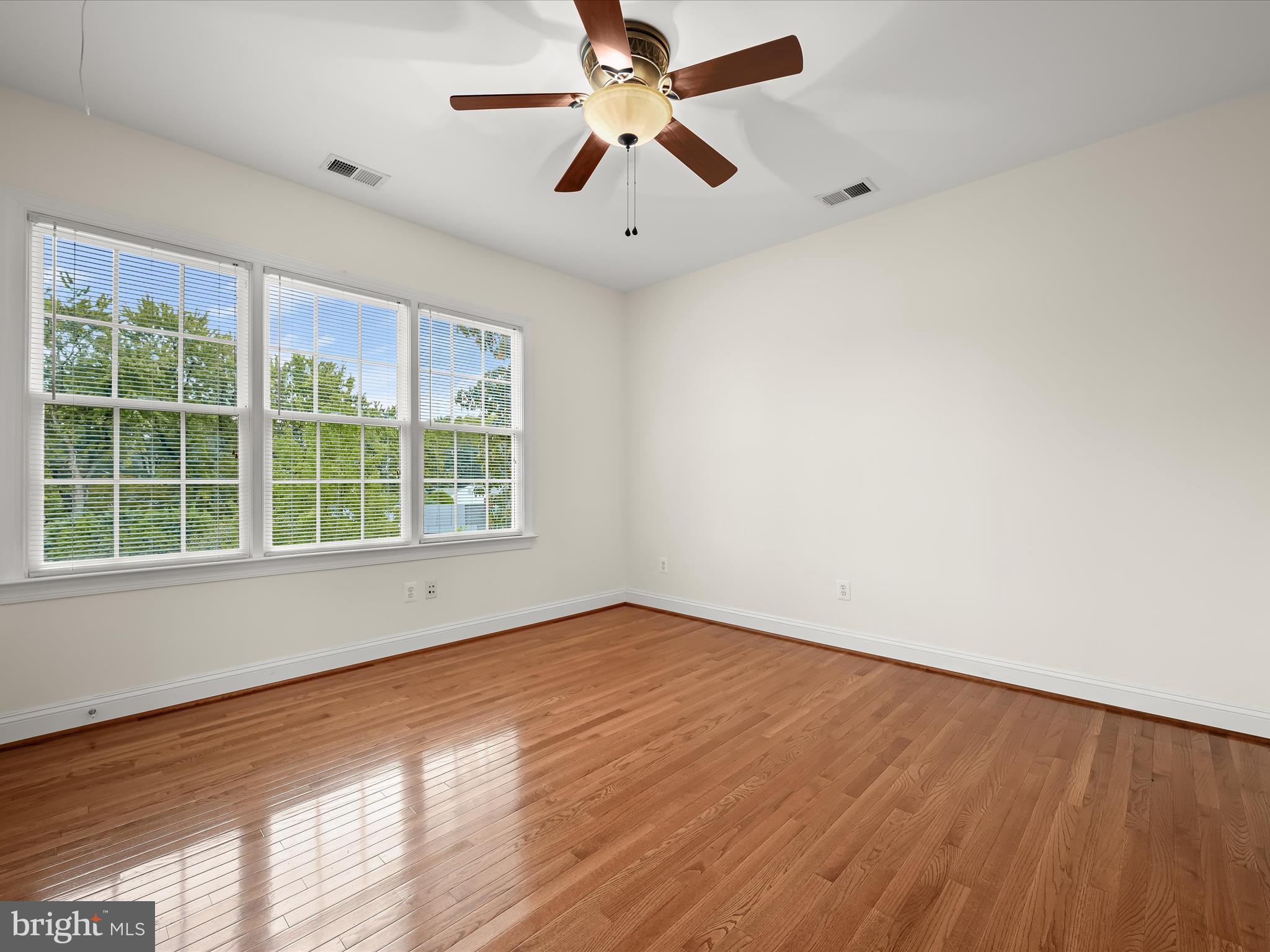 COUNTRY CLUB - Residential