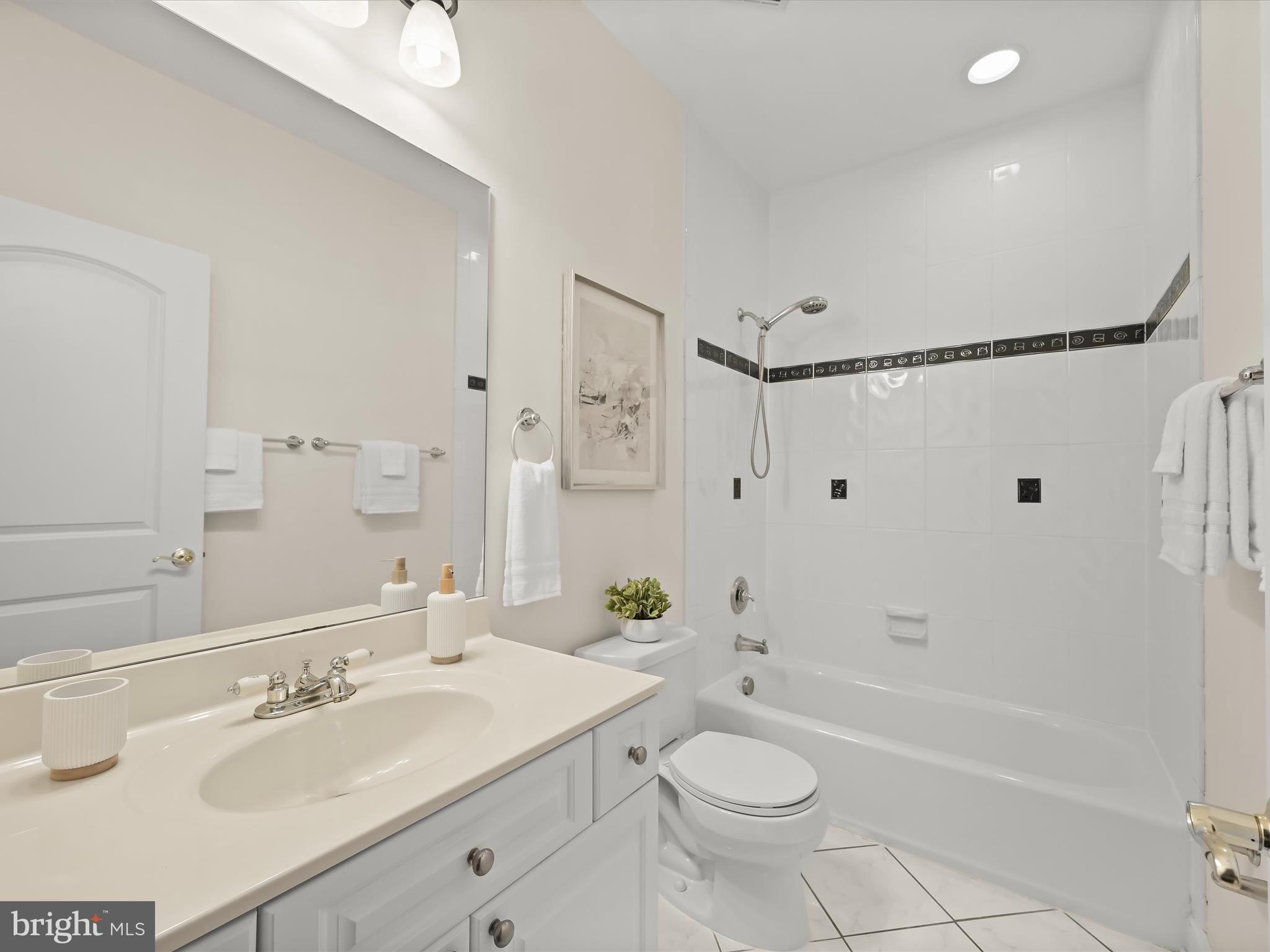 COUNTRY CLUB - Residential