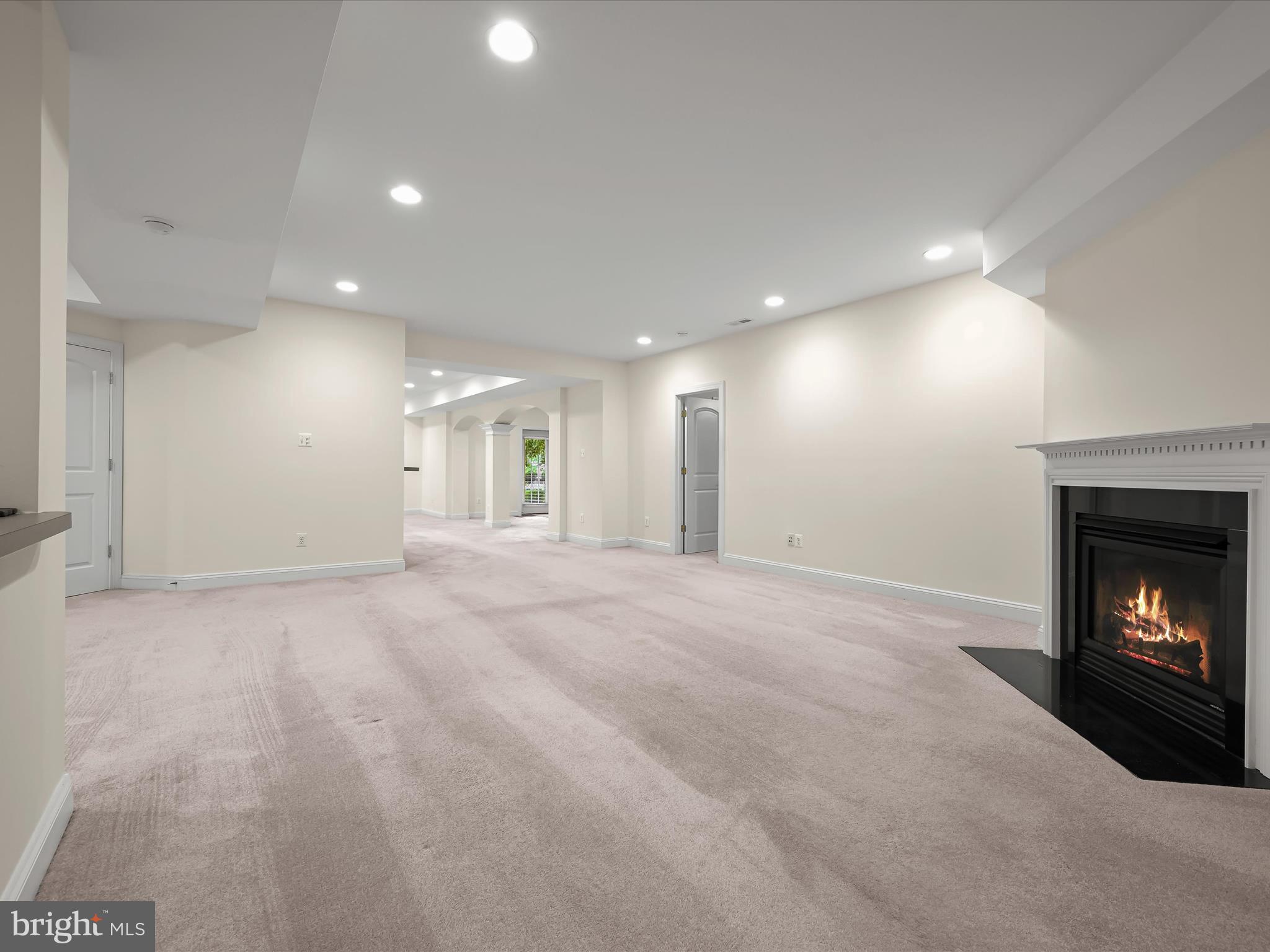 COUNTRY CLUB - Residential