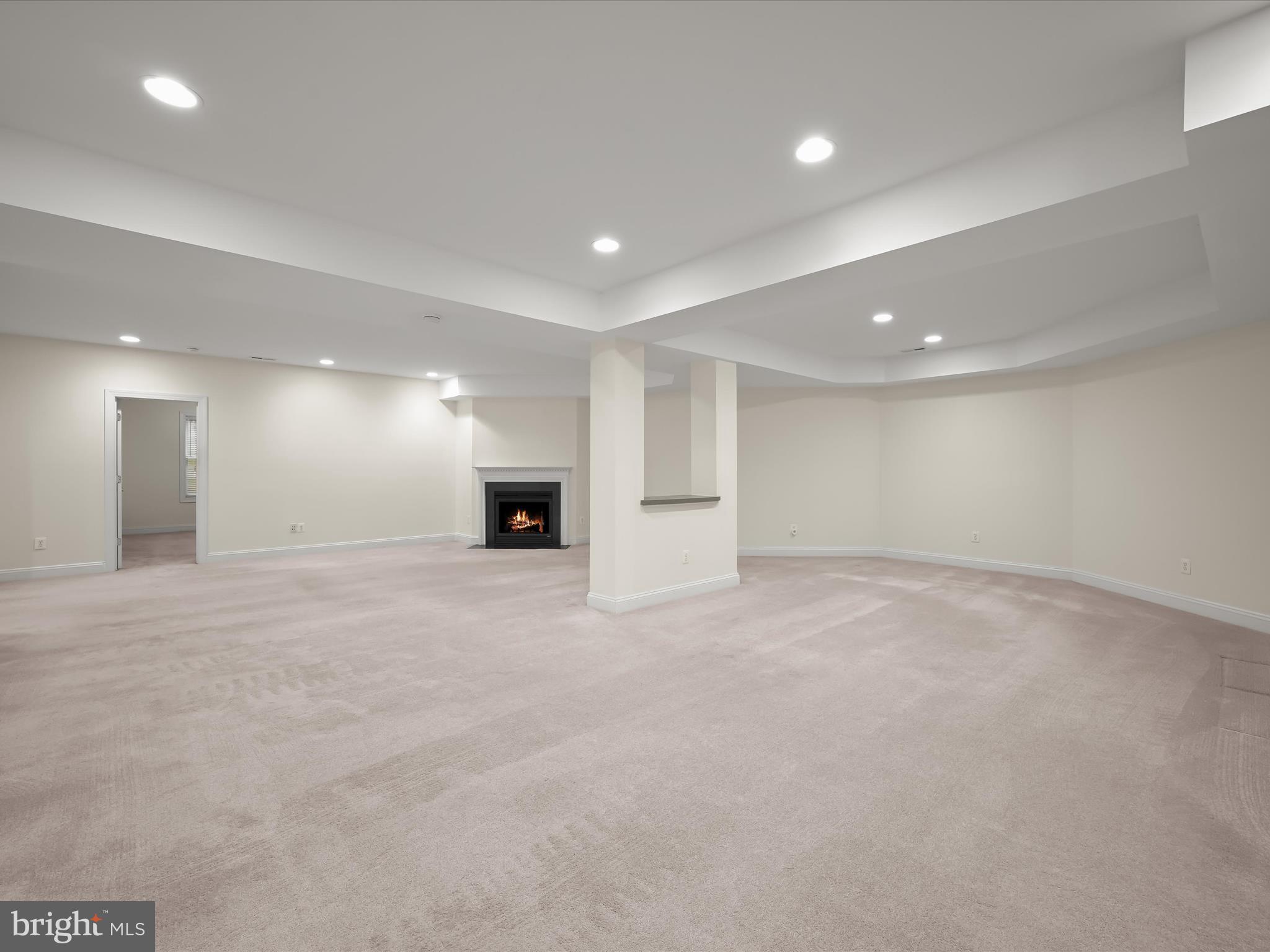 COUNTRY CLUB - Residential