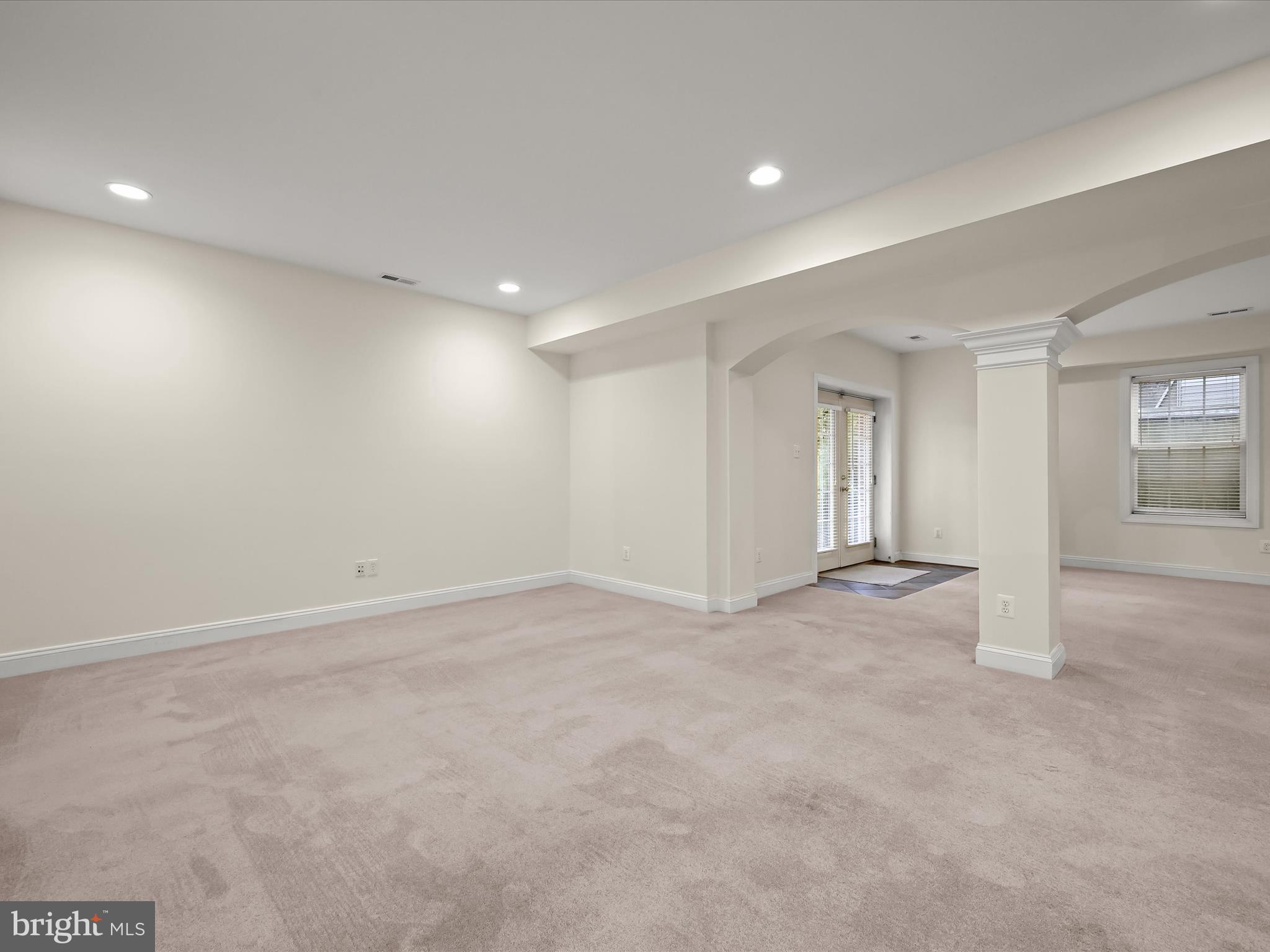 COUNTRY CLUB - Residential