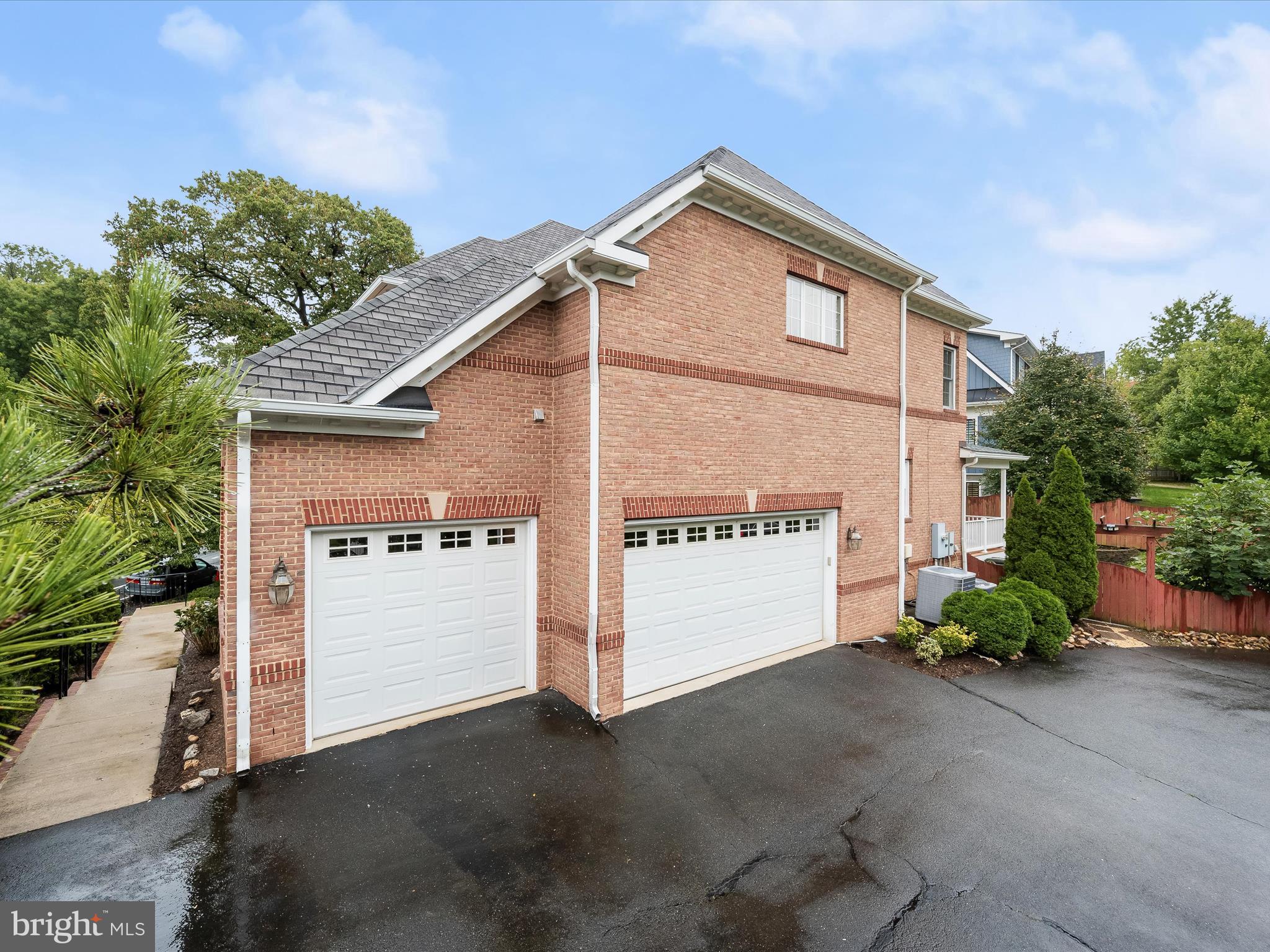 COUNTRY CLUB - Residential