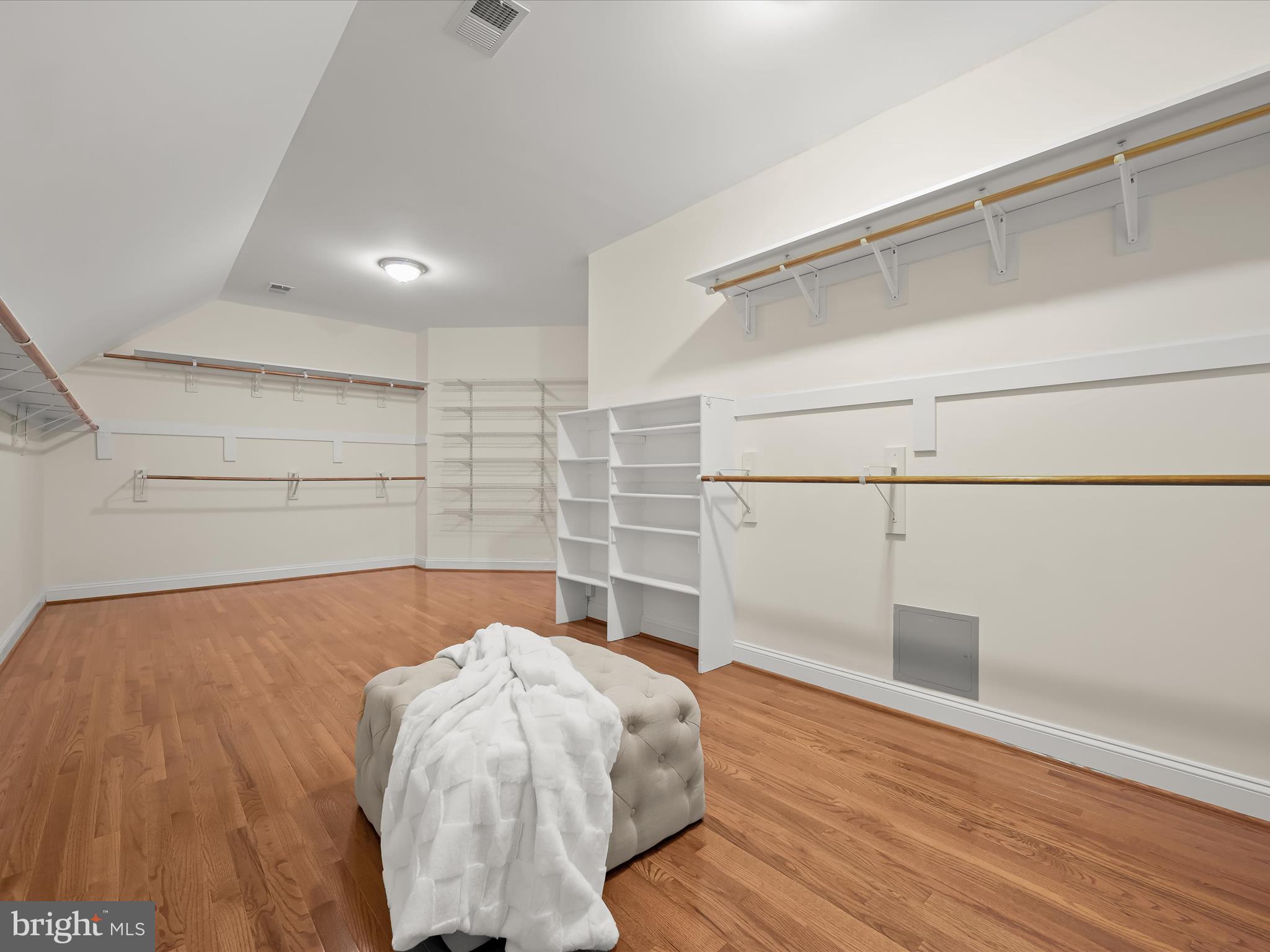 COUNTRY CLUB - Residential