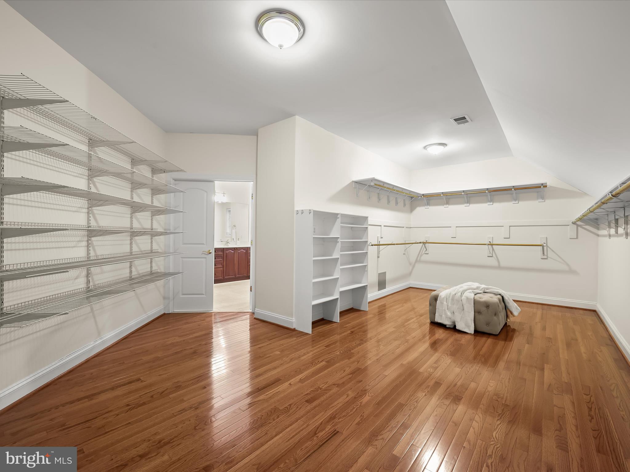 COUNTRY CLUB - Residential