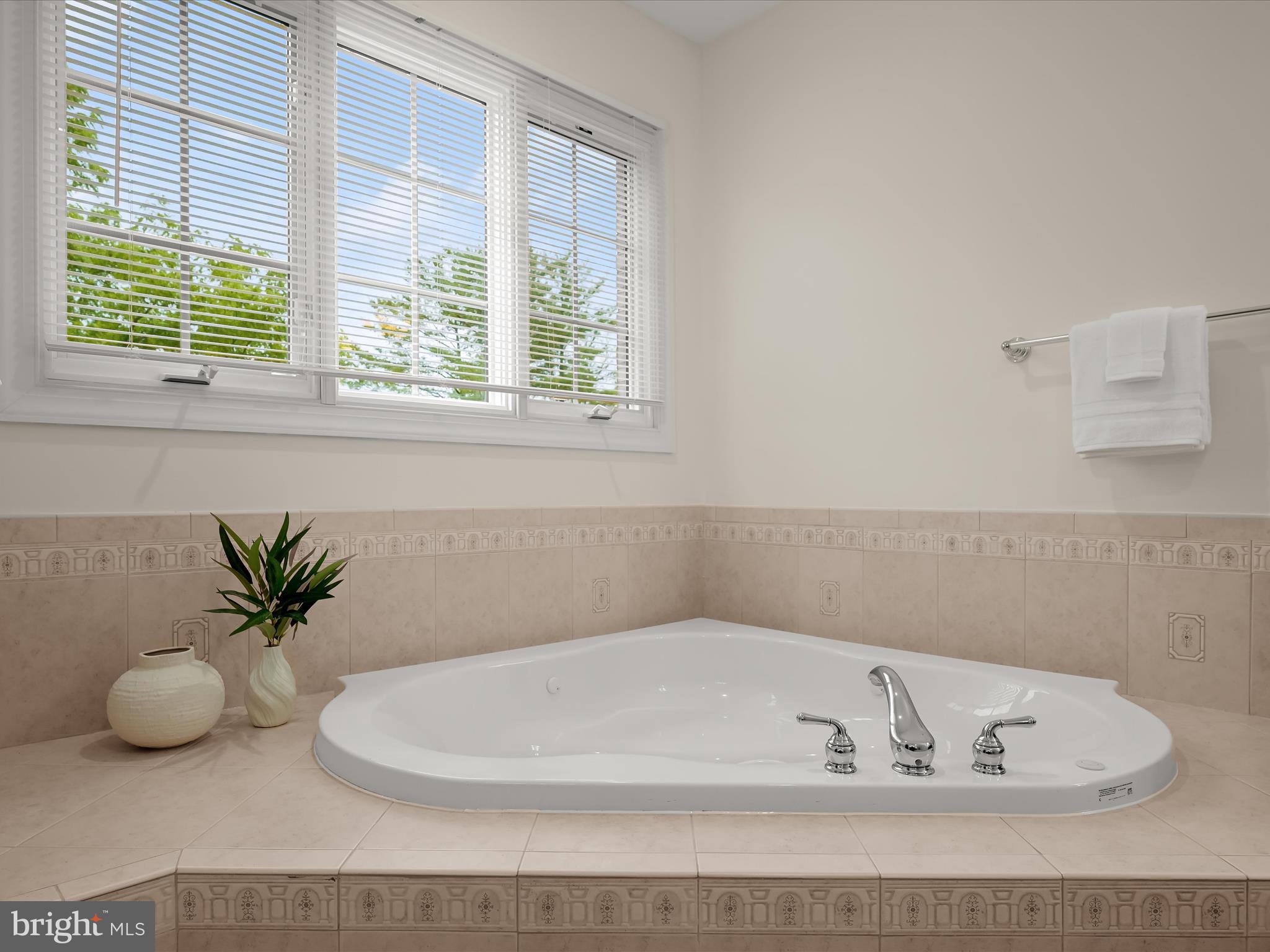 COUNTRY CLUB - Residential