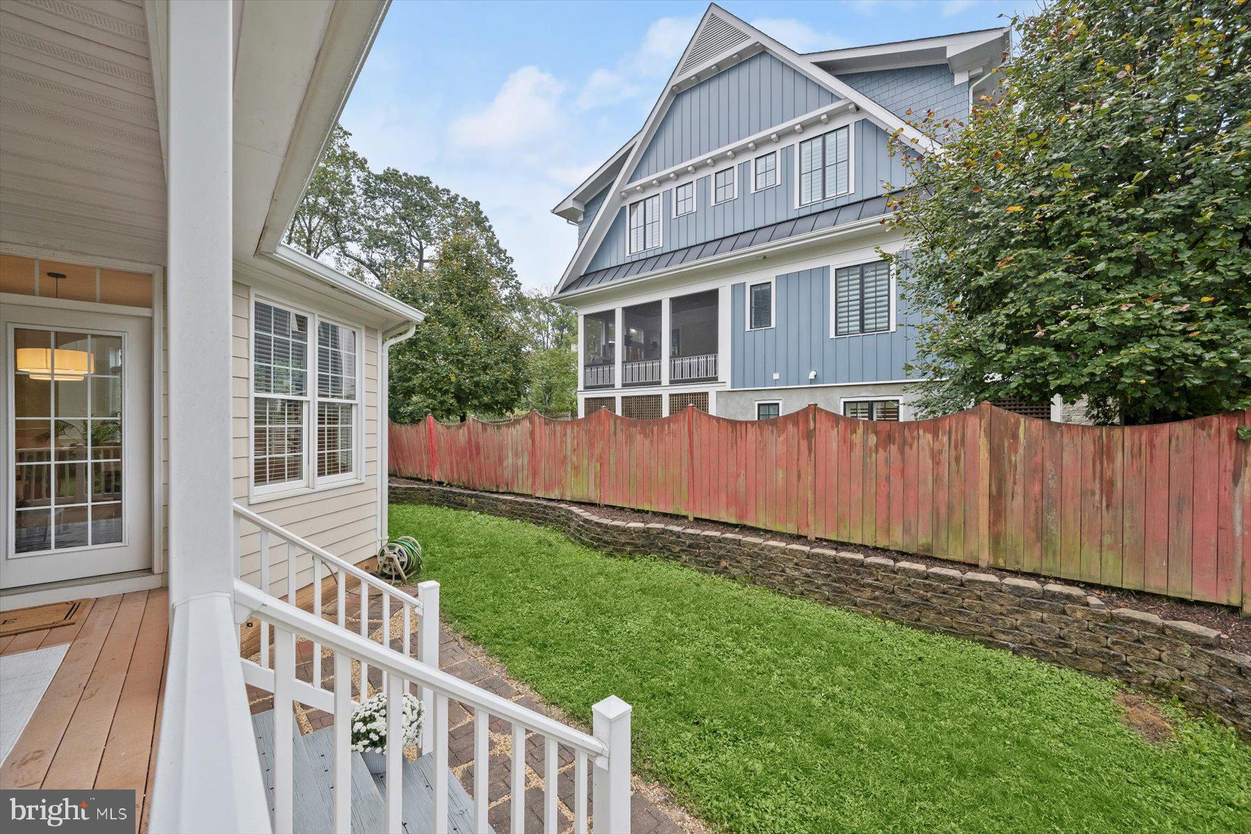 COUNTRY CLUB - Residential