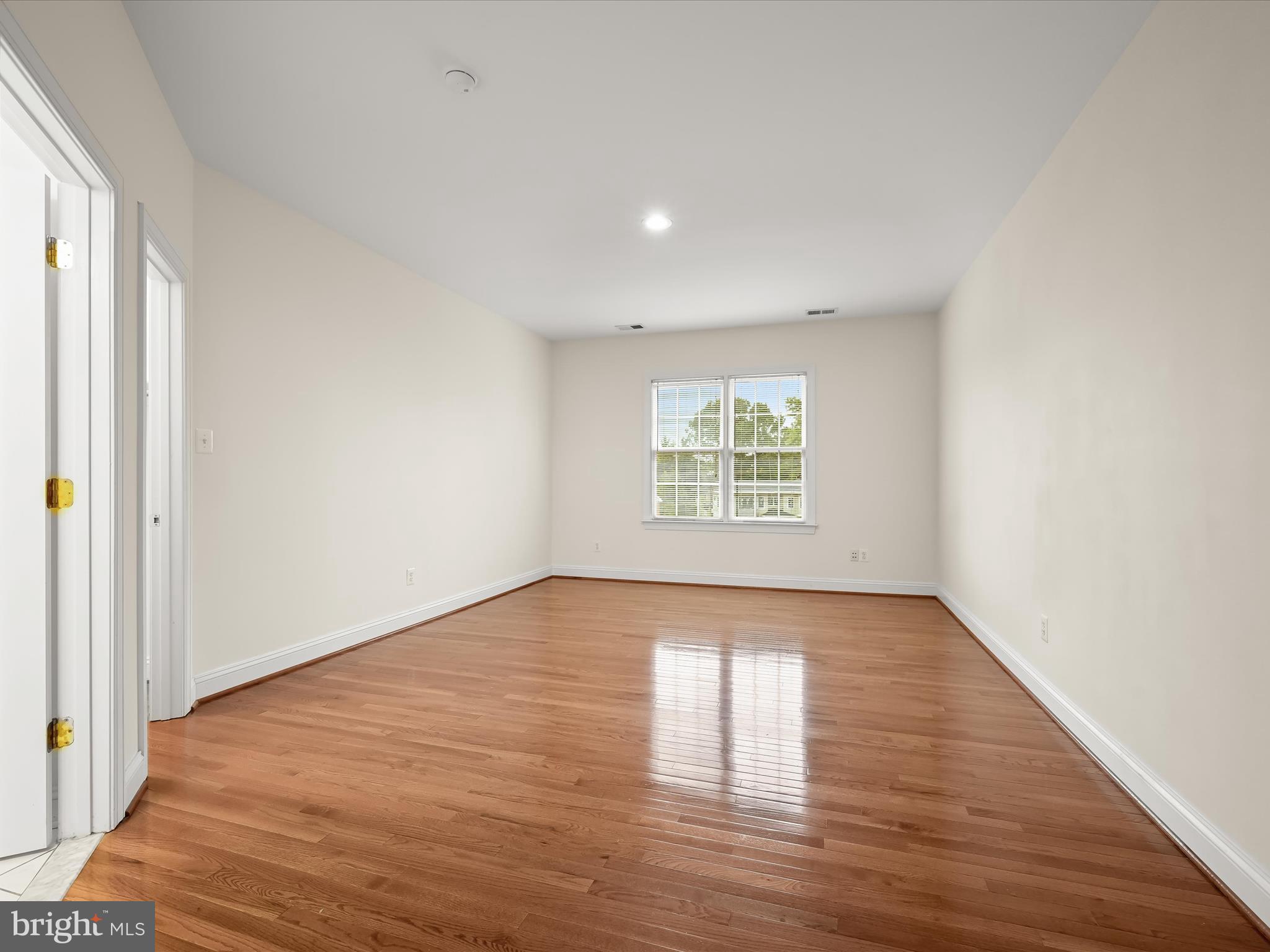 COUNTRY CLUB - Residential