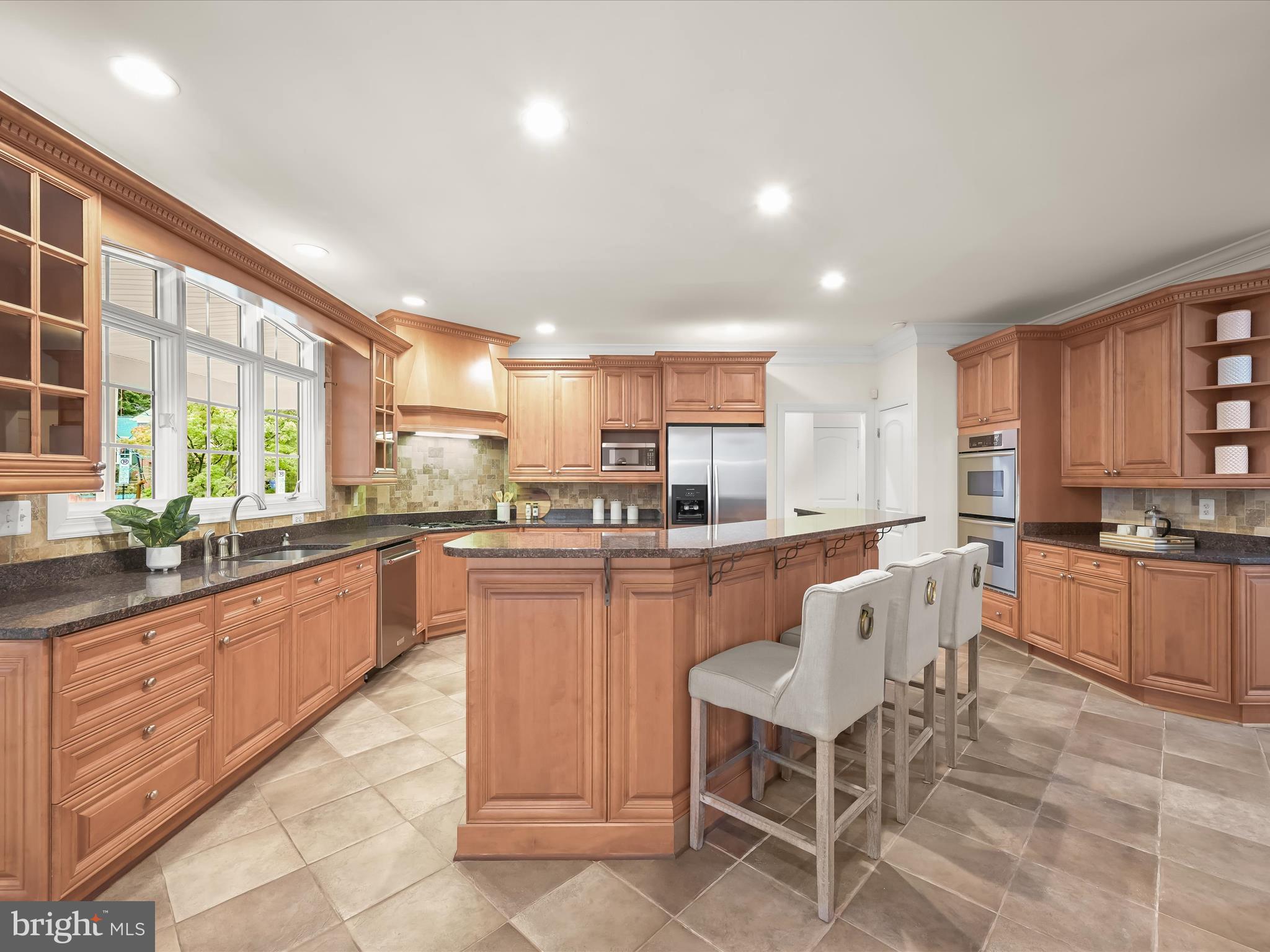 COUNTRY CLUB - Residential