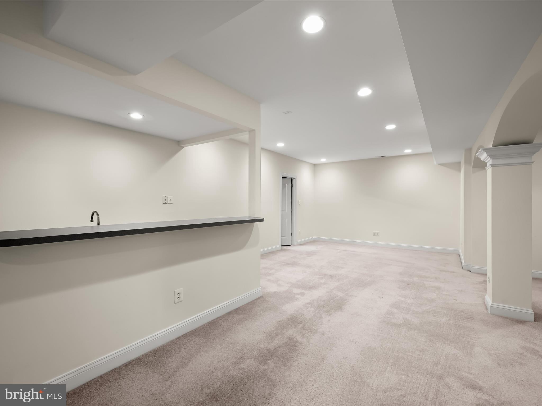 COUNTRY CLUB - Residential