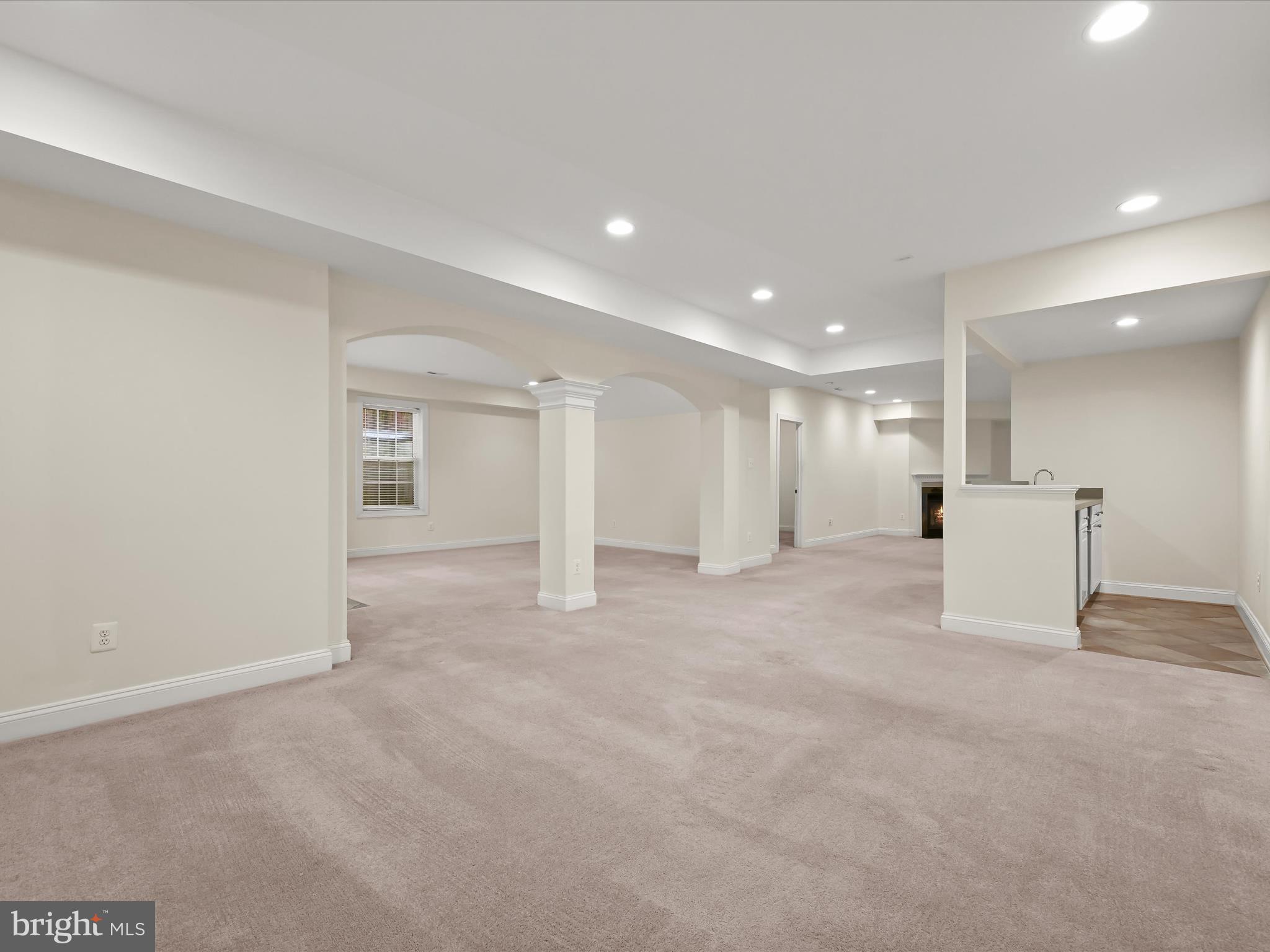 COUNTRY CLUB - Residential