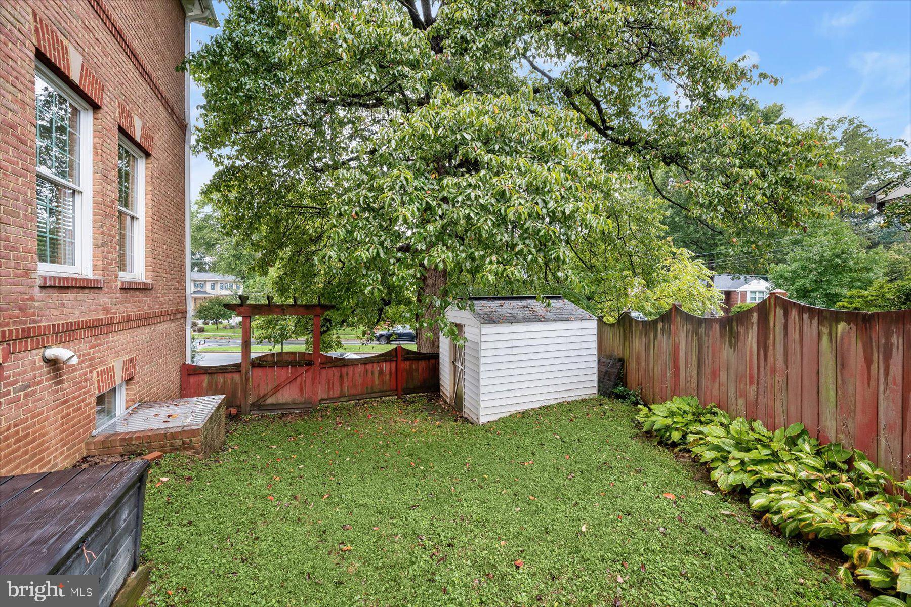 COUNTRY CLUB - Residential