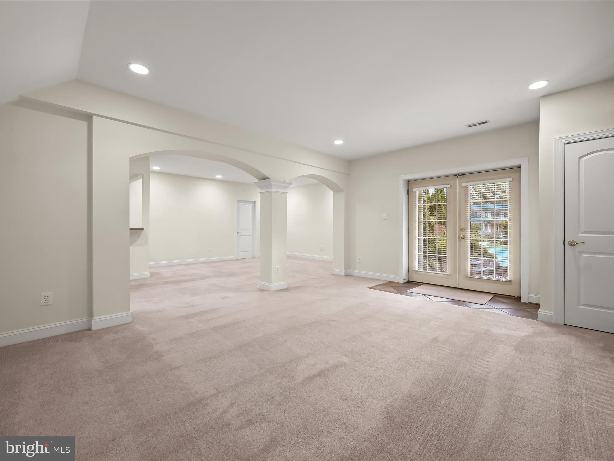 COUNTRY CLUB - Residential