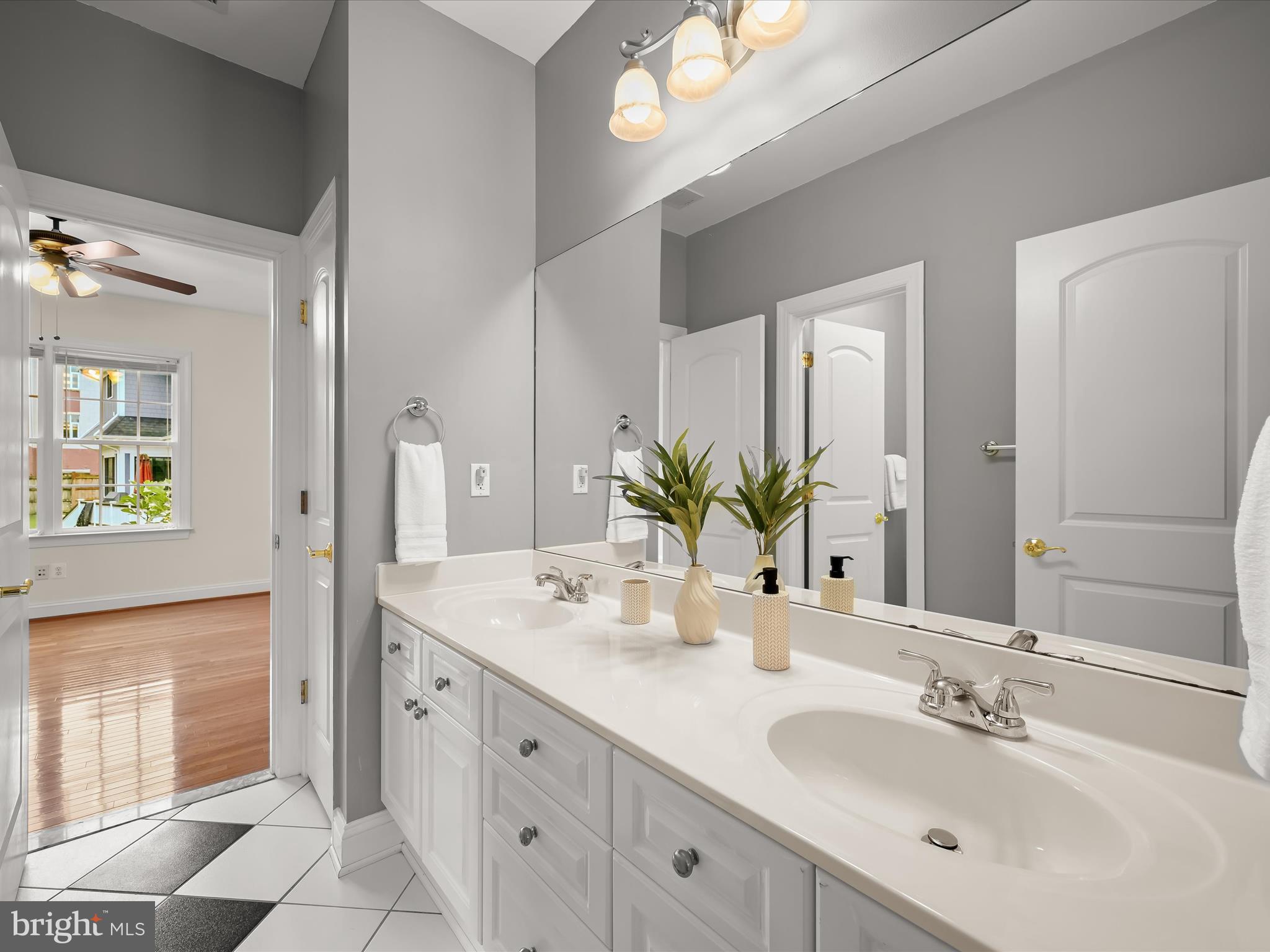 COUNTRY CLUB - Residential