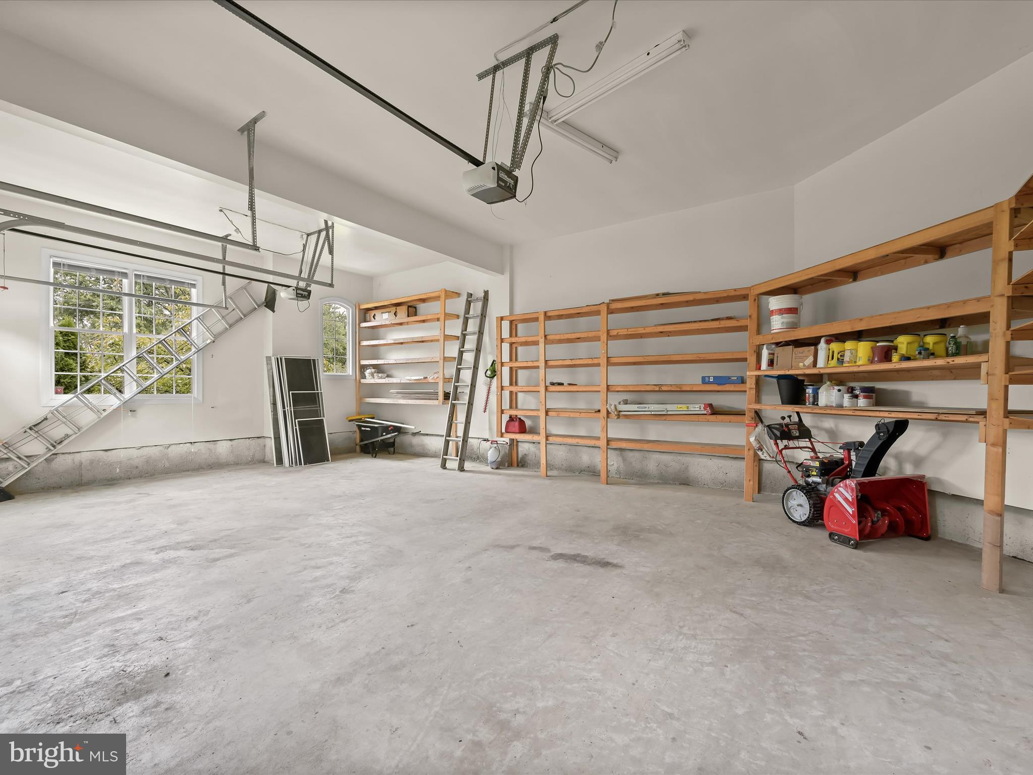 COUNTRY CLUB - Residential